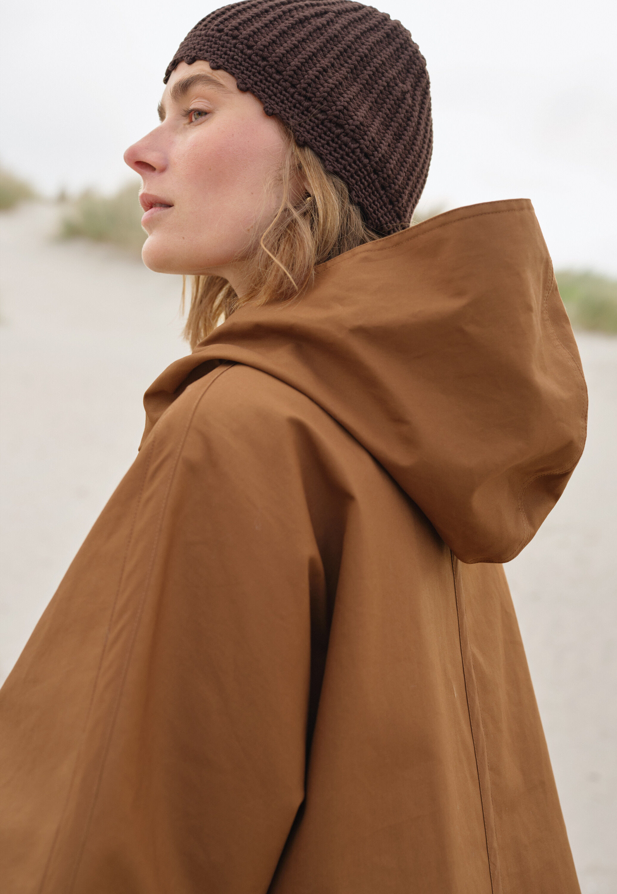 Cape, Toffee, large