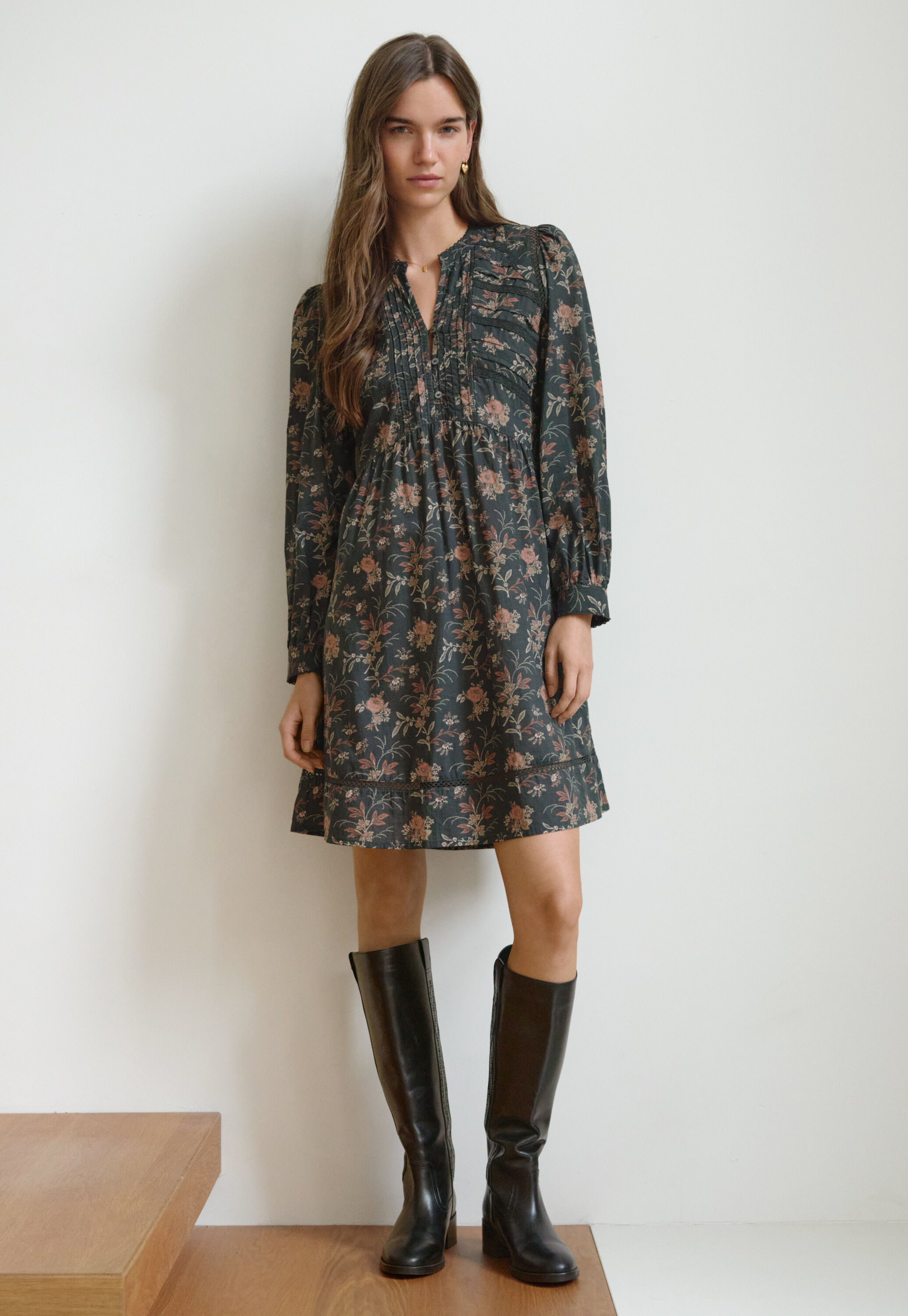 Kleid mit Print und Spitze
