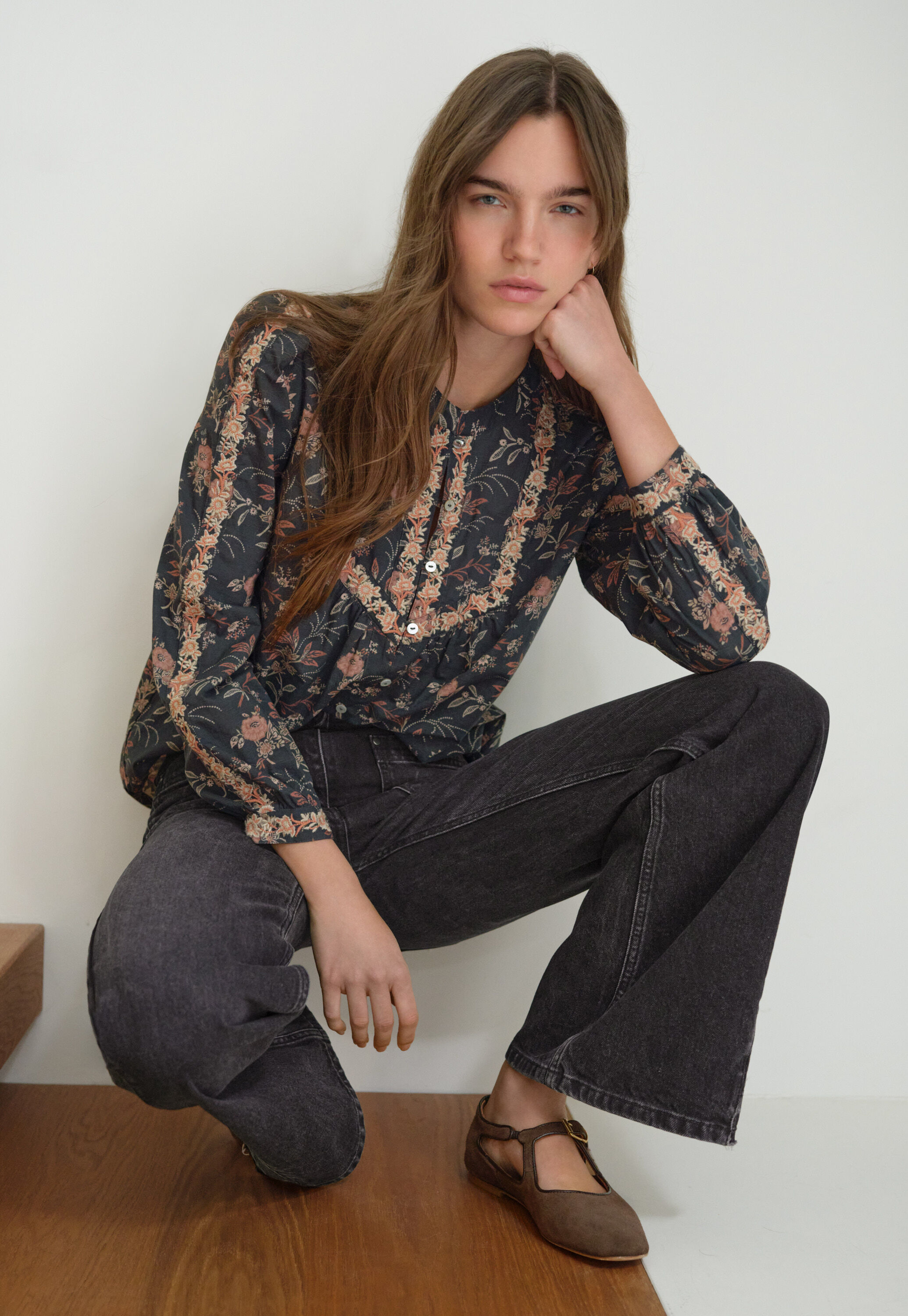 Bestickte Bluse mit Print, Kohlschwarz, large