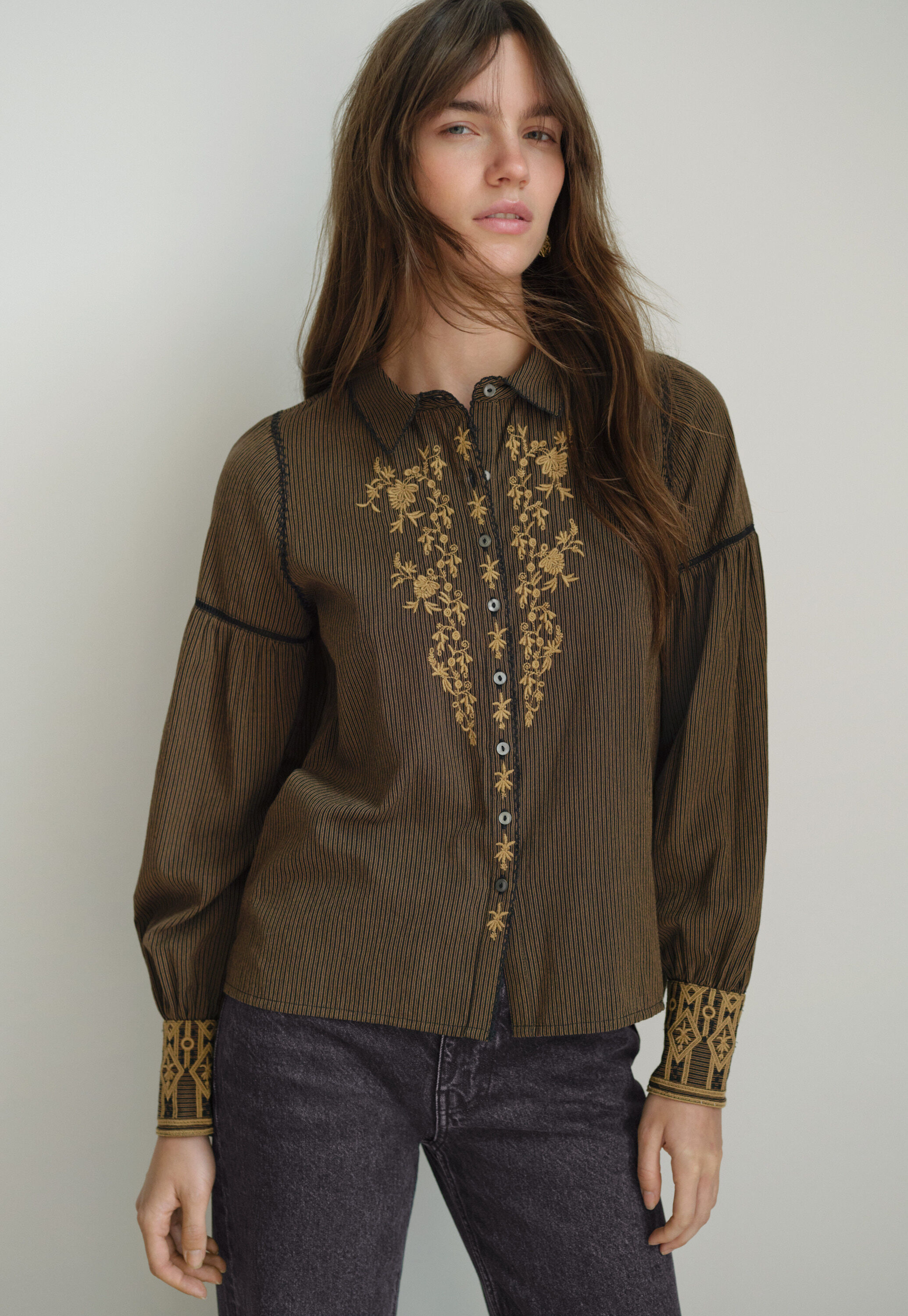 Bestickte Bluse mit eingewebten Streifen, Espresso/Rehbraun, large