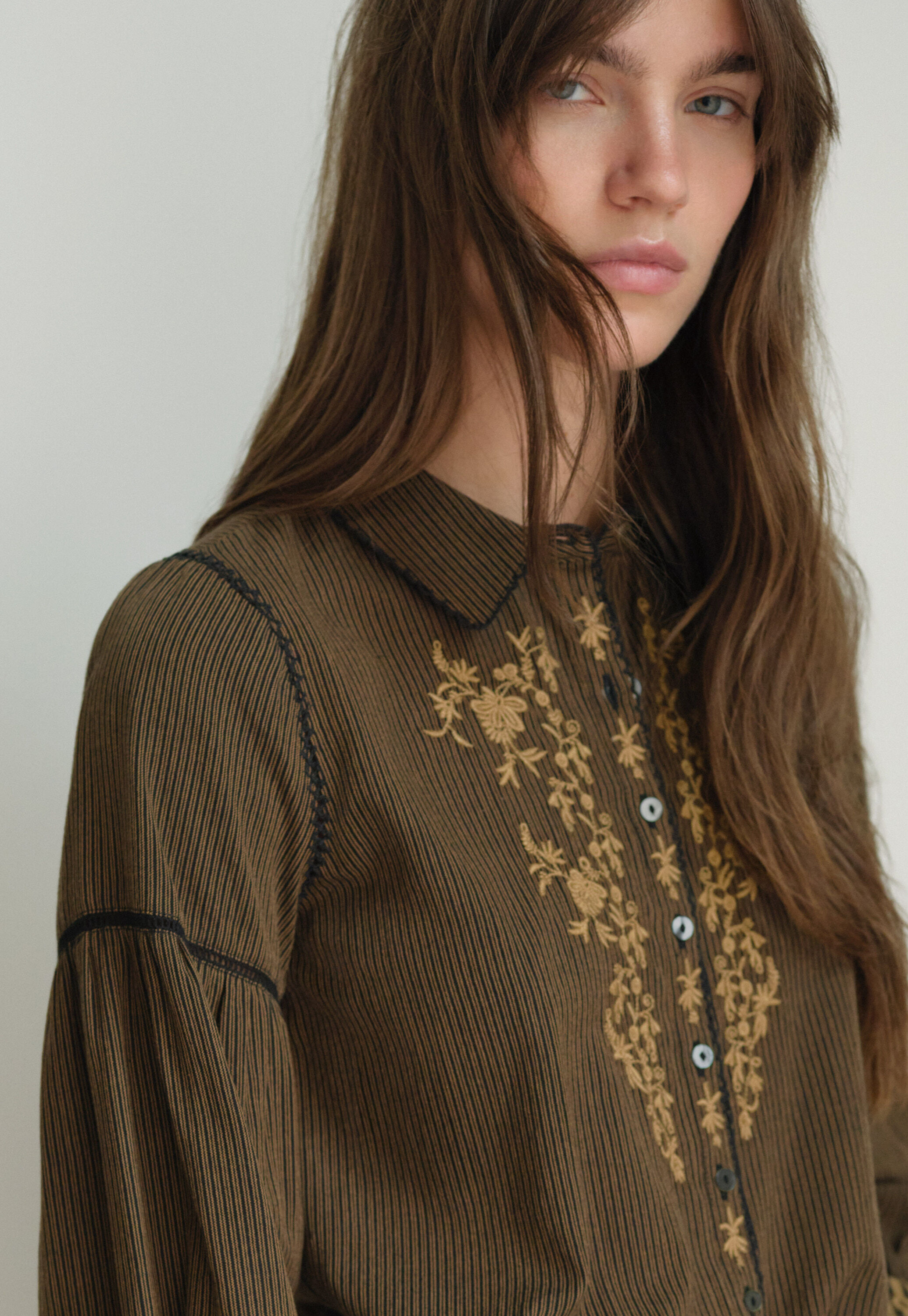 Bestickte Bluse mit eingewebten Streifen, Espresso/Rehbraun, large