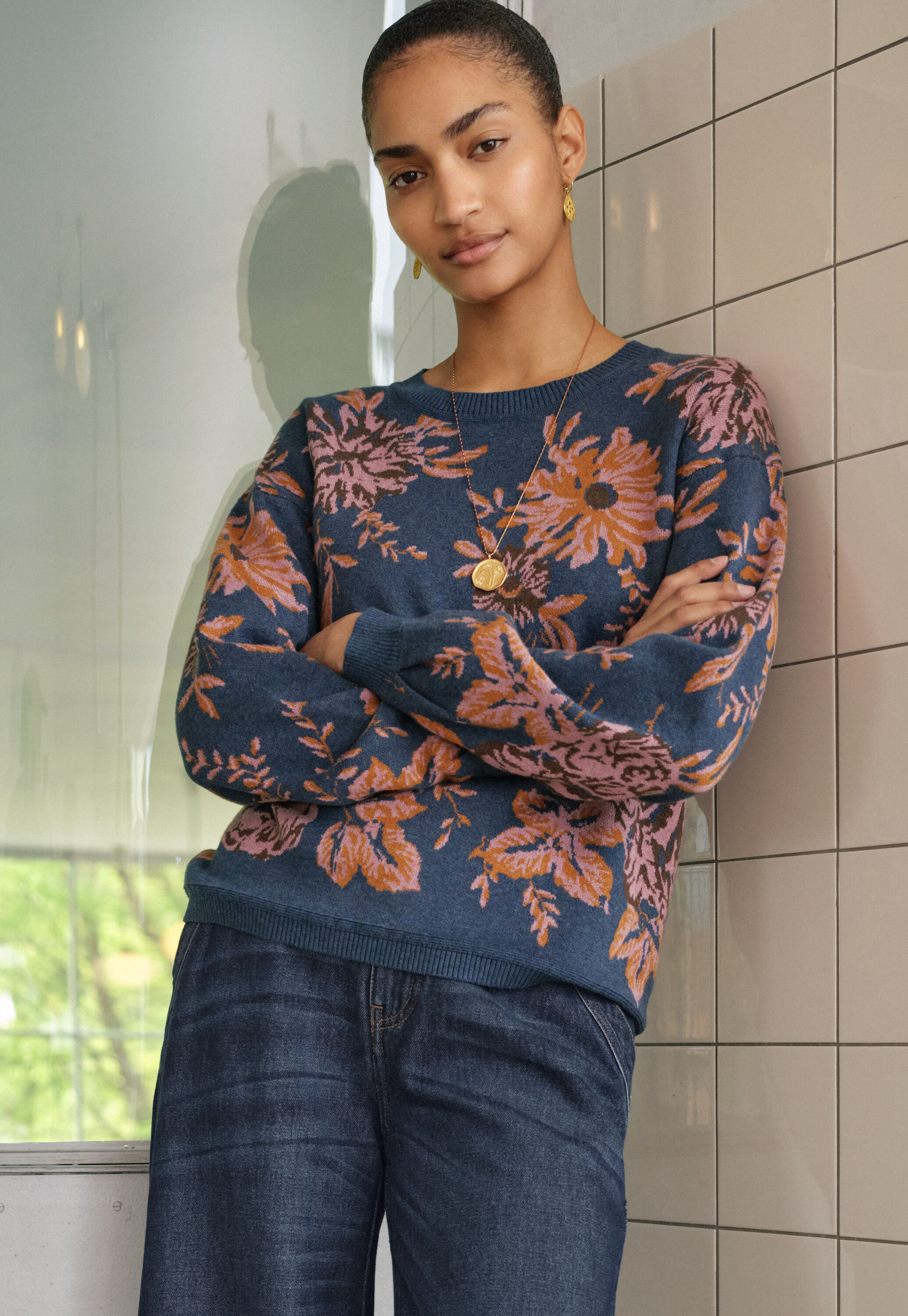 Pullover mit umgekehrten Streifen