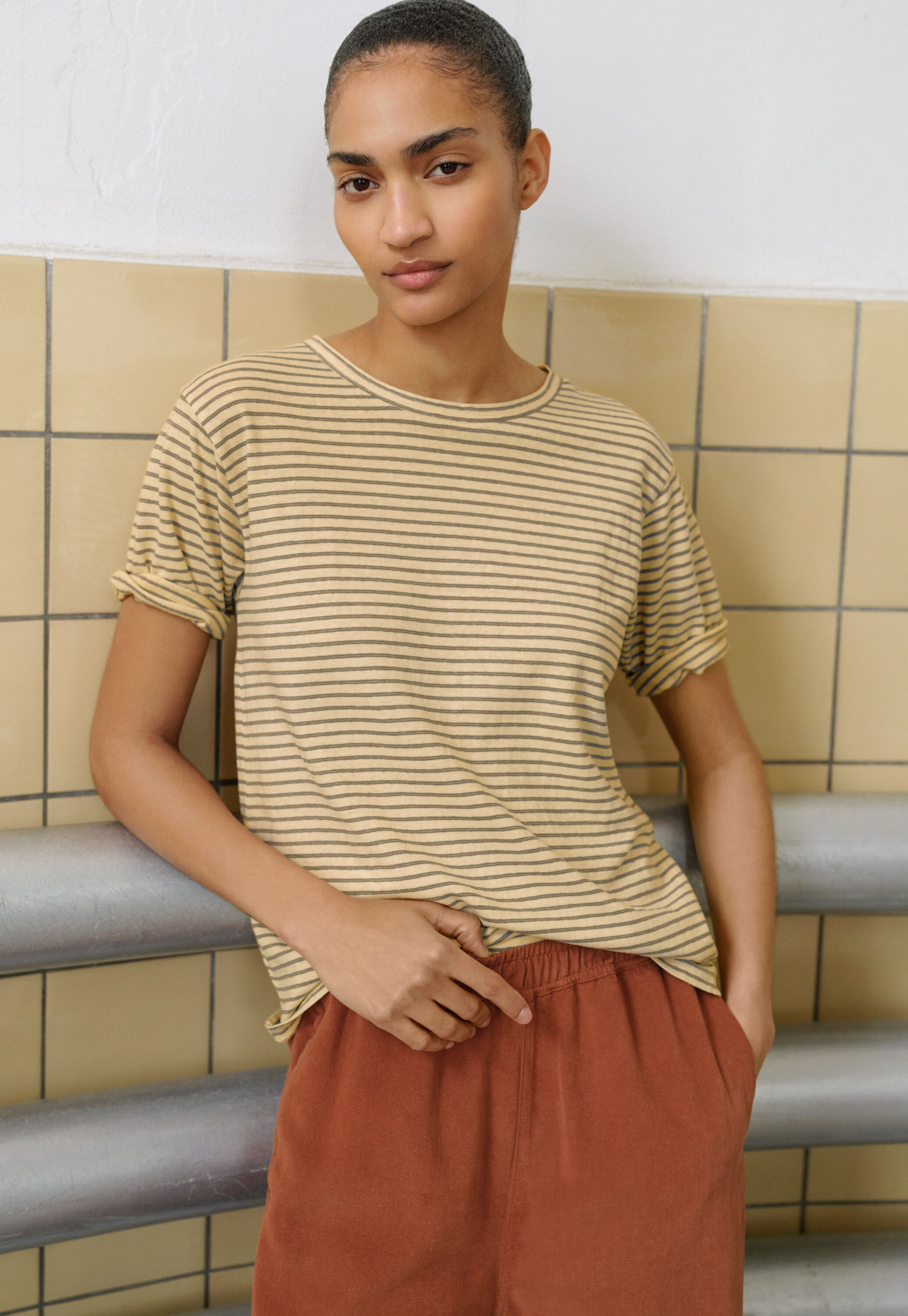 Gestreiftes T-Shirt, Warmes Steingrau, large