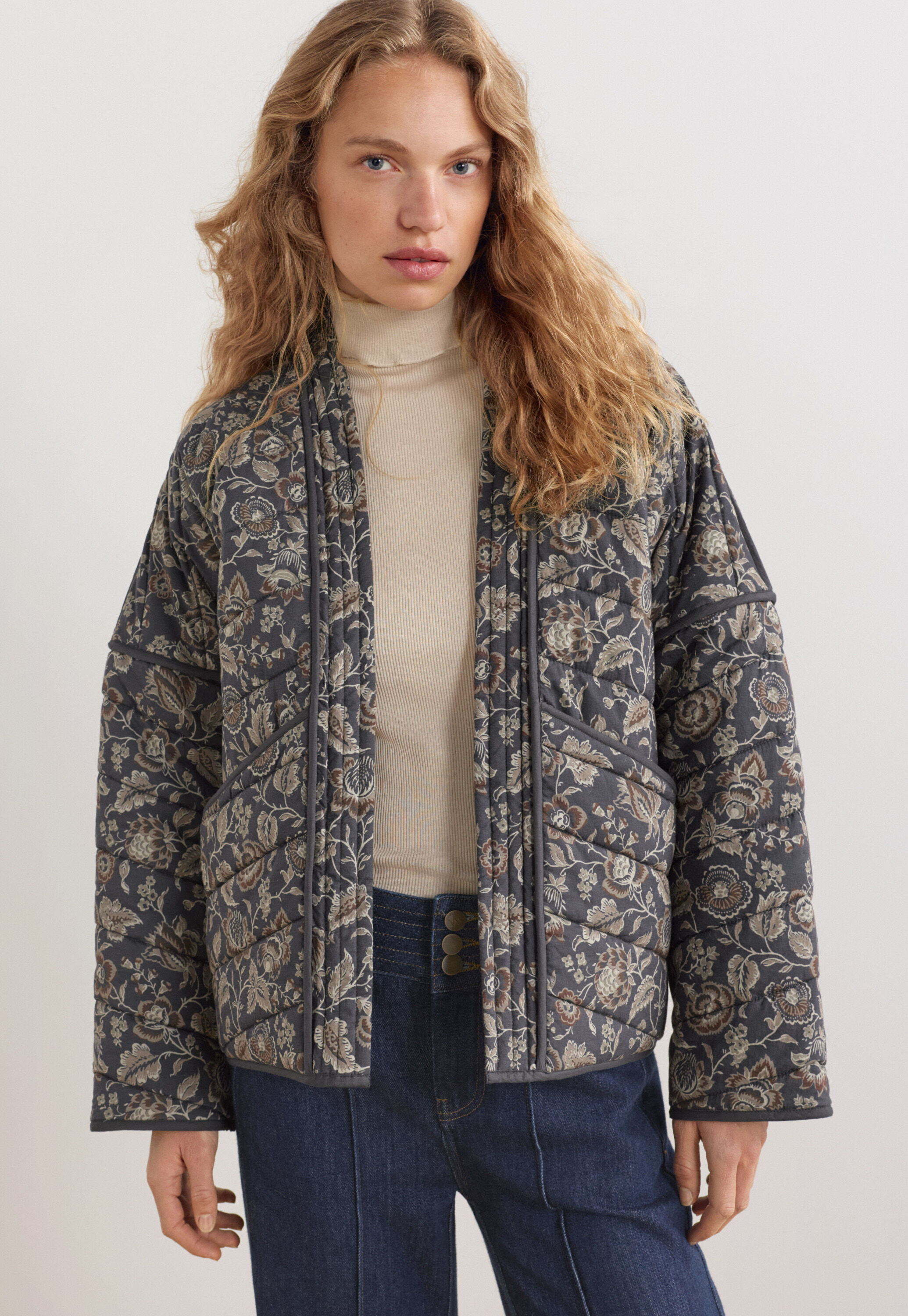 Gesteppte Jacke mit Print, Kohlschwarz/Nerz, large