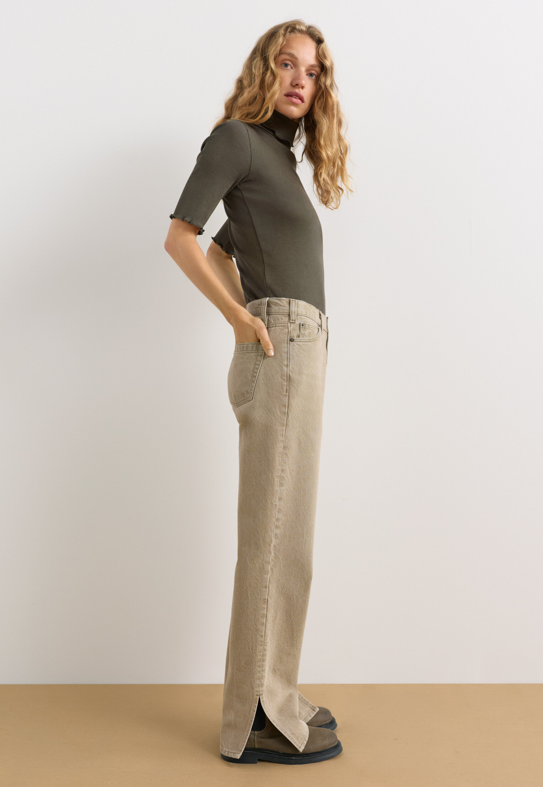 Jeans mit geteiltem Saum, Olivgrau, large