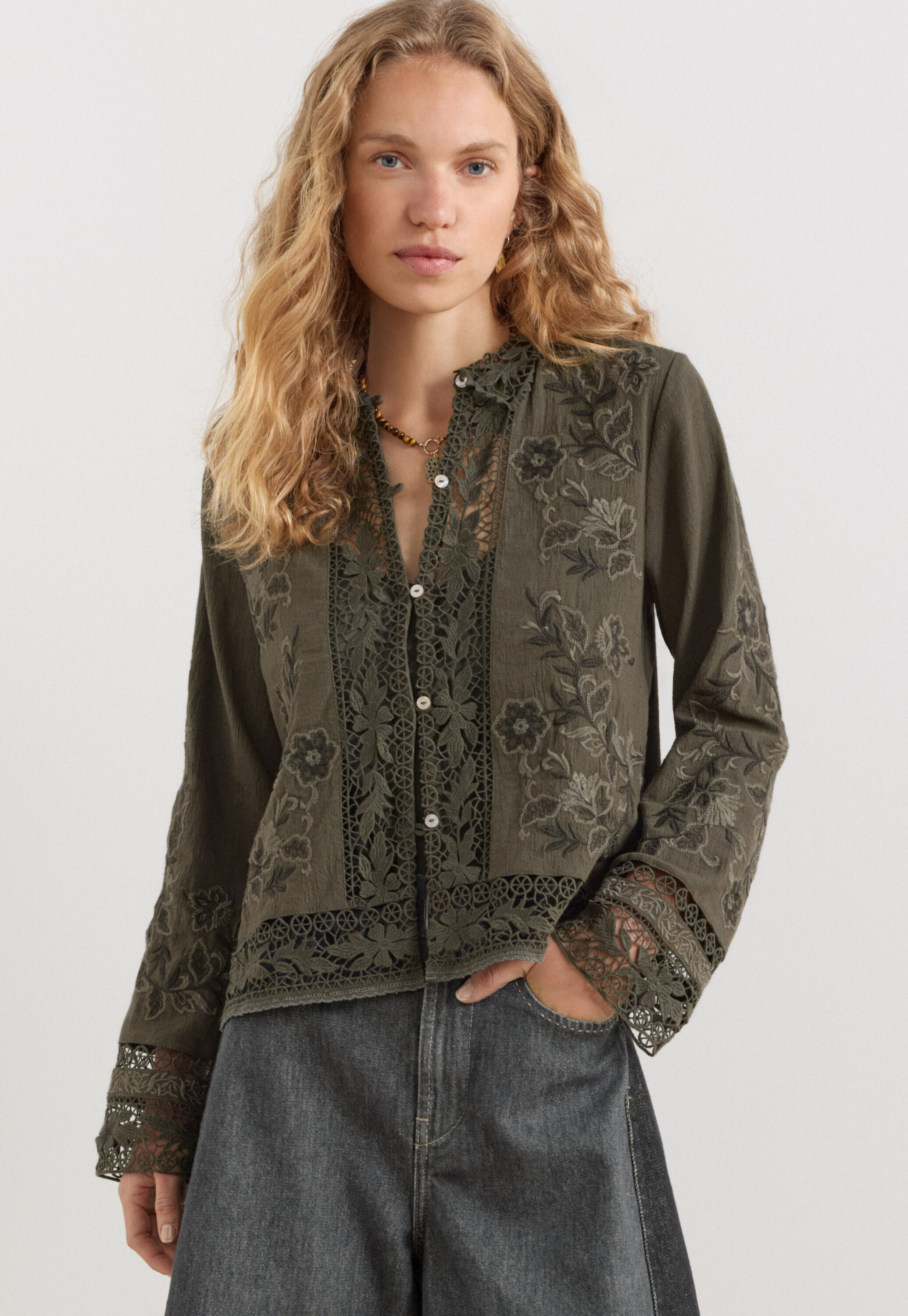 Bestickte Bluse