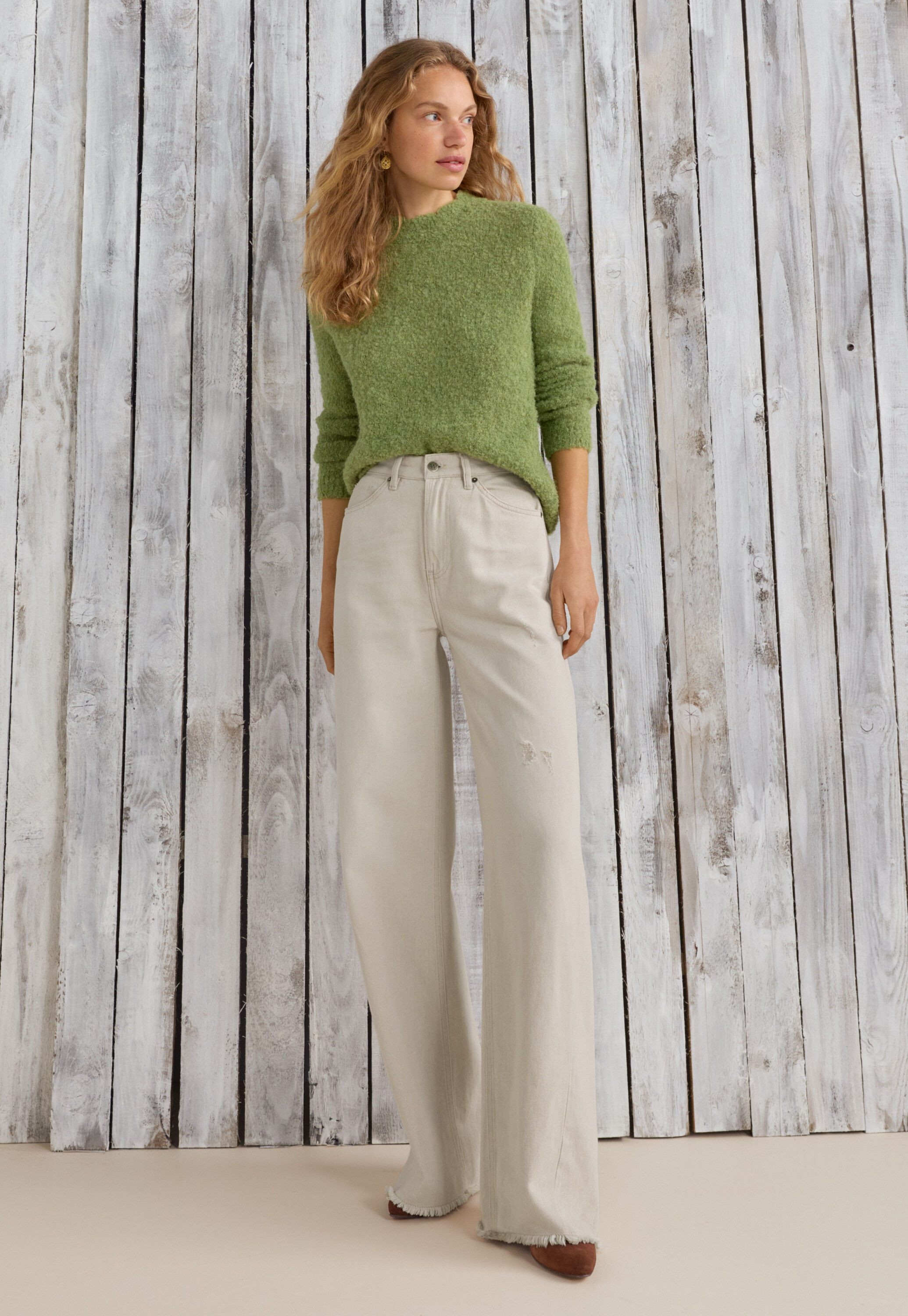 Mittelhoch taillierte Jeans mit weitem Bein, Pergament, large