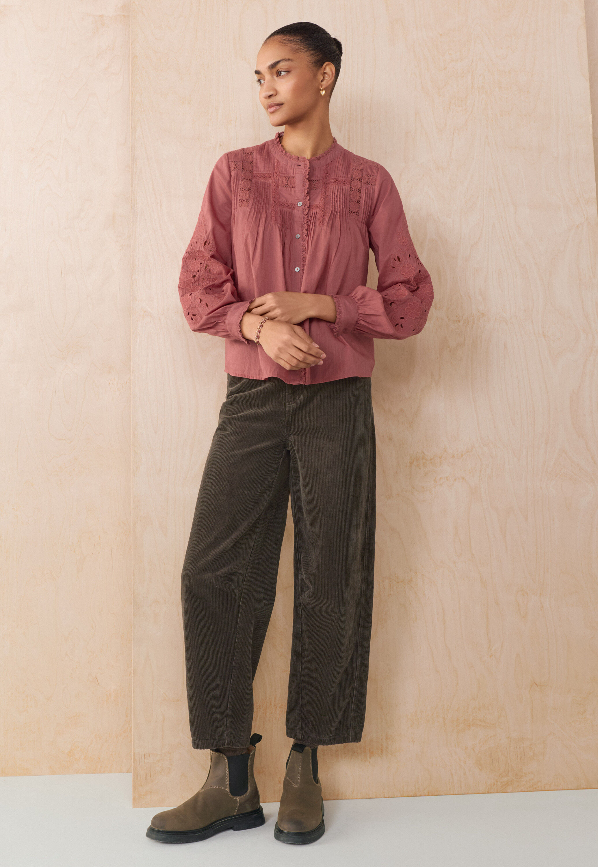 Bluse mit Spitze und Biesen, Himbeerrosa, large