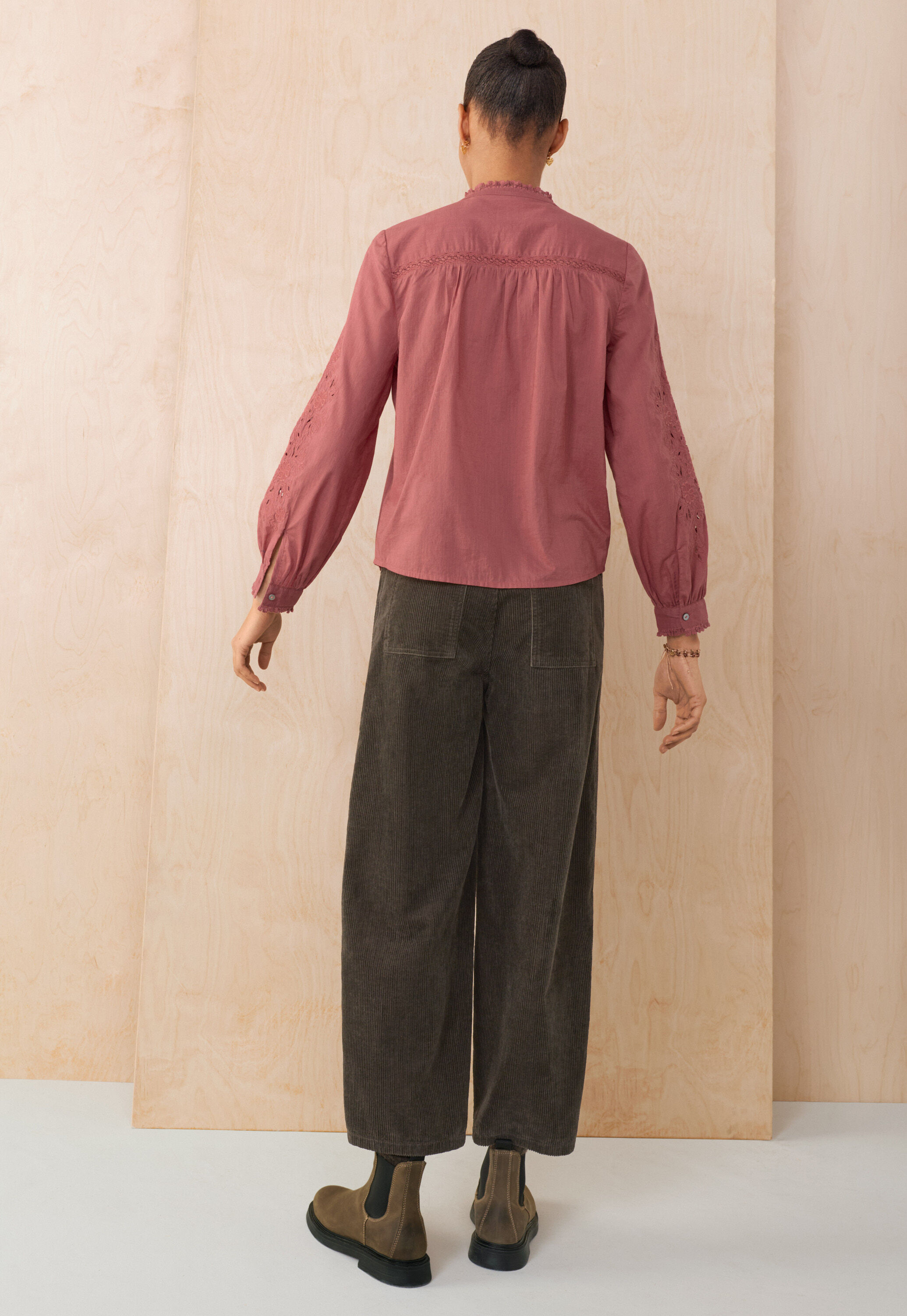Bluse mit Spitze und Biesen, Himbeerrosa, large