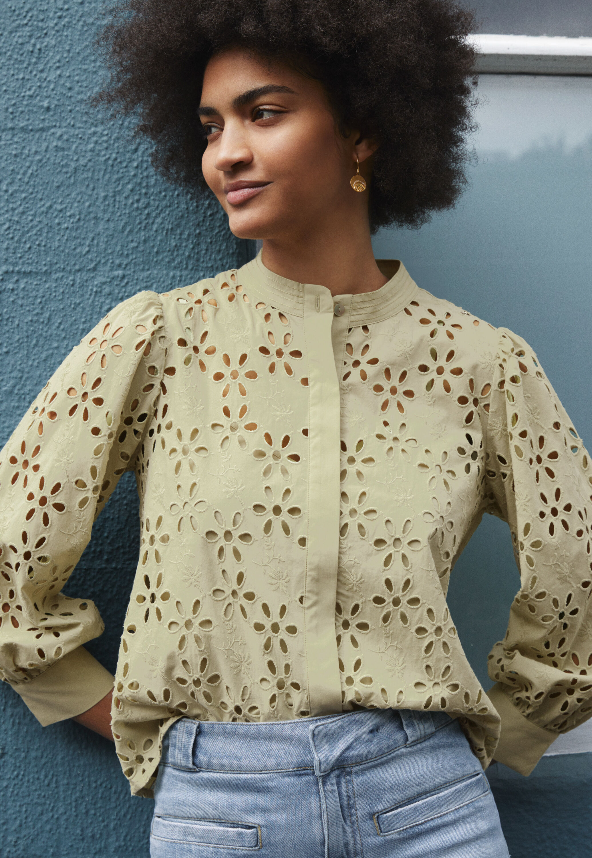 Cutwork-Bluse, Zartes Oliv, large