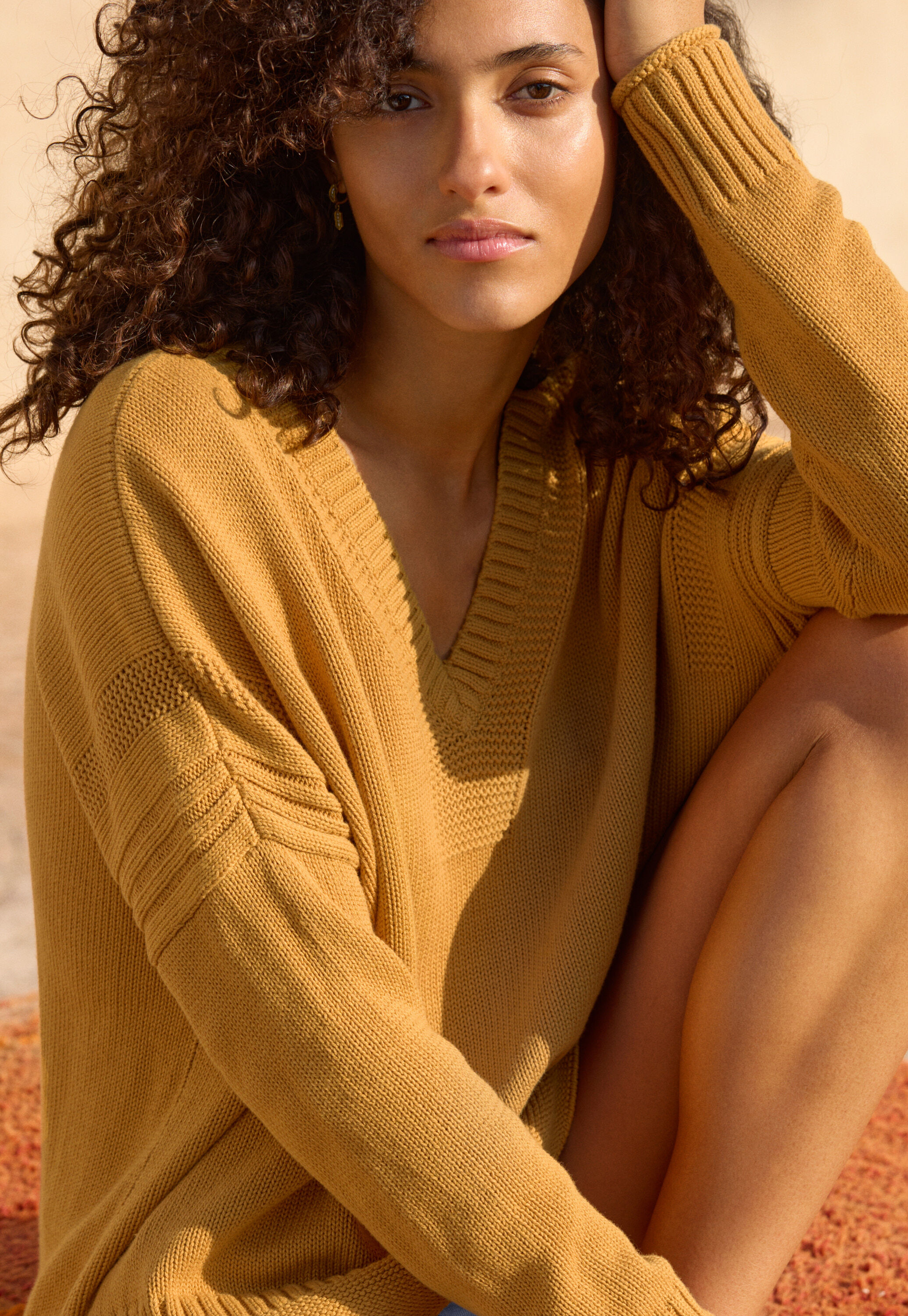 Pullover mit V-Ausschnitt, Warmes Gelb, large