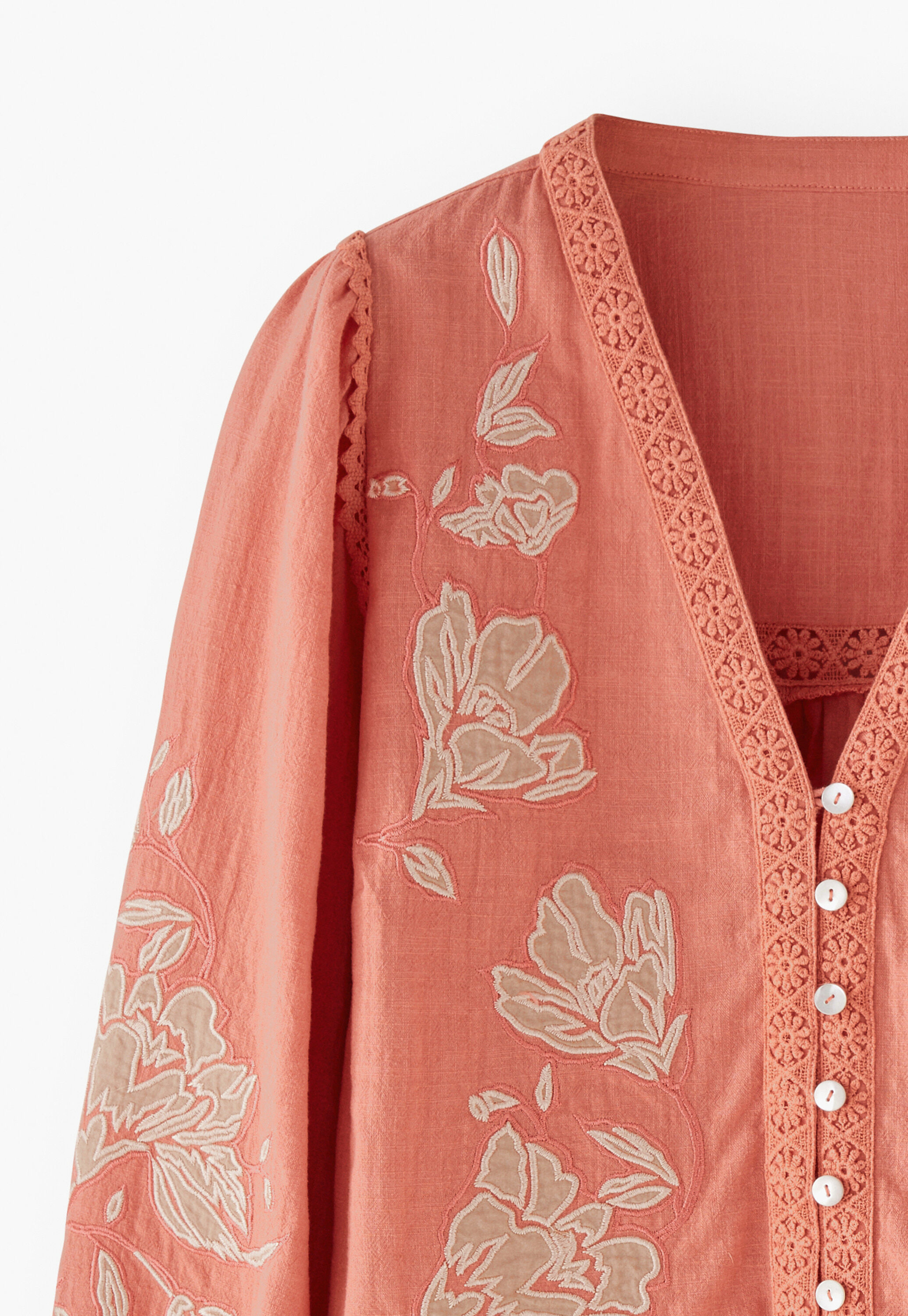 Bluse mit Applikationen, Koralle/Rouge, large