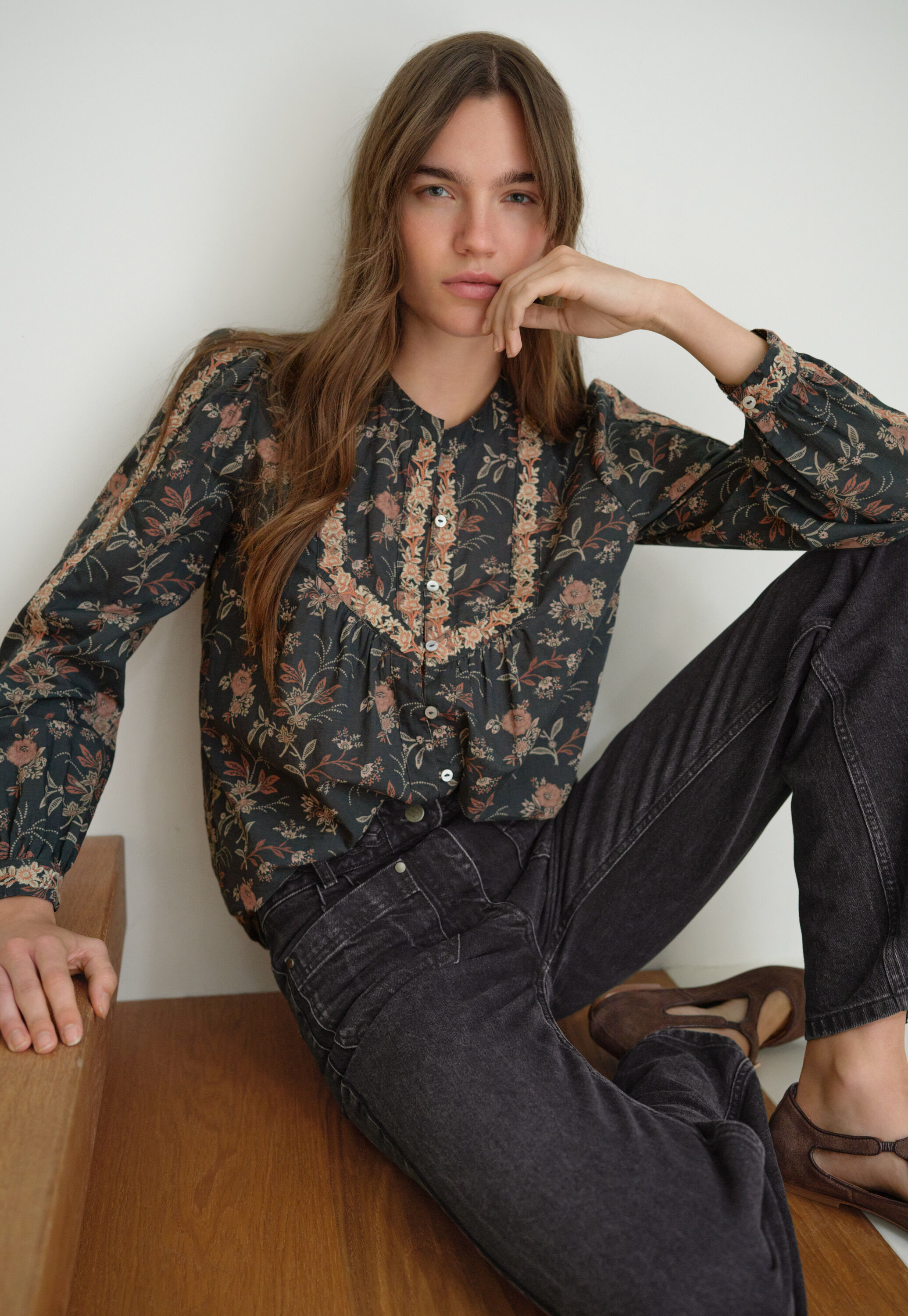 Bestickte Bluse mit Print