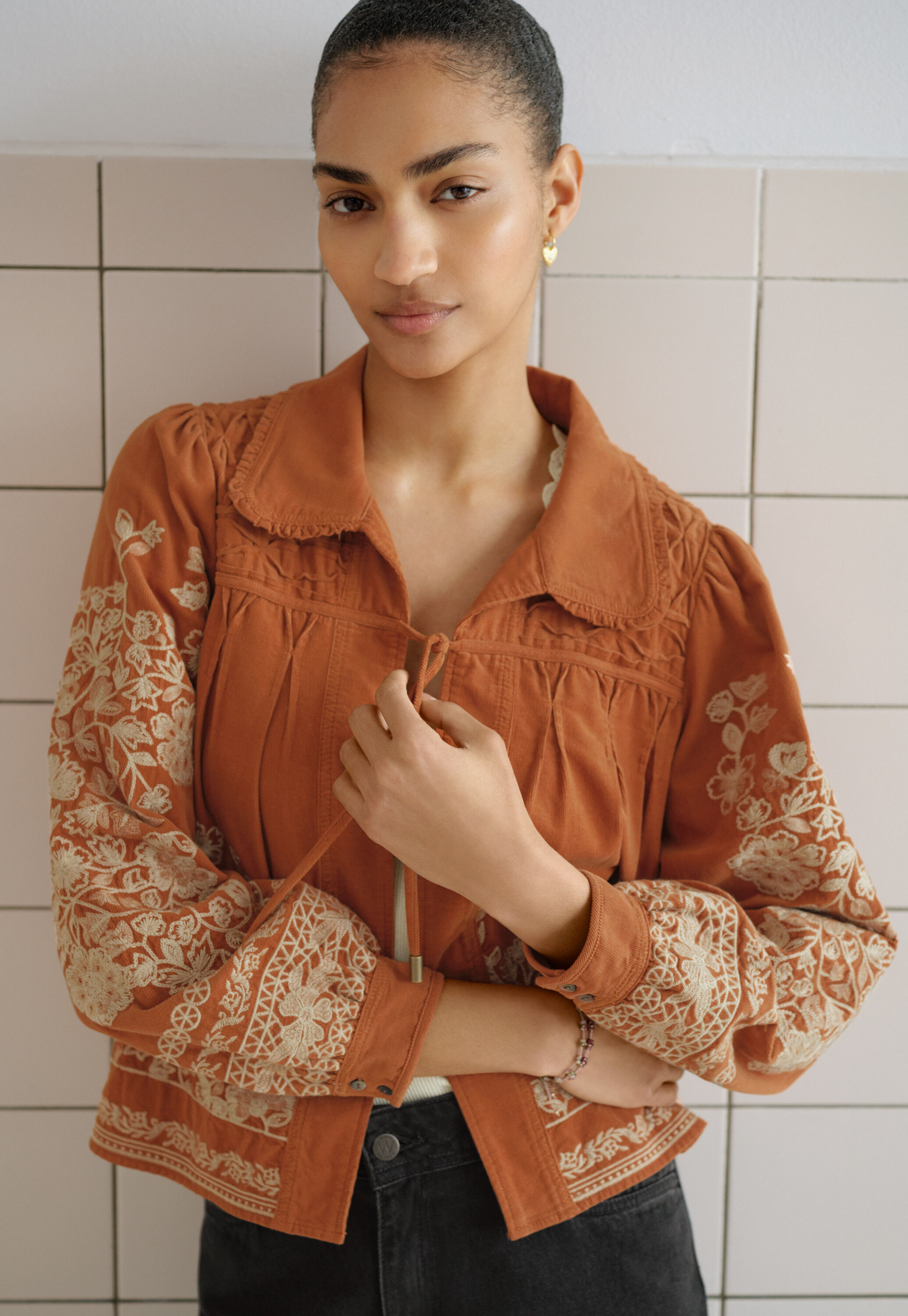 Bestickte Cordjacke