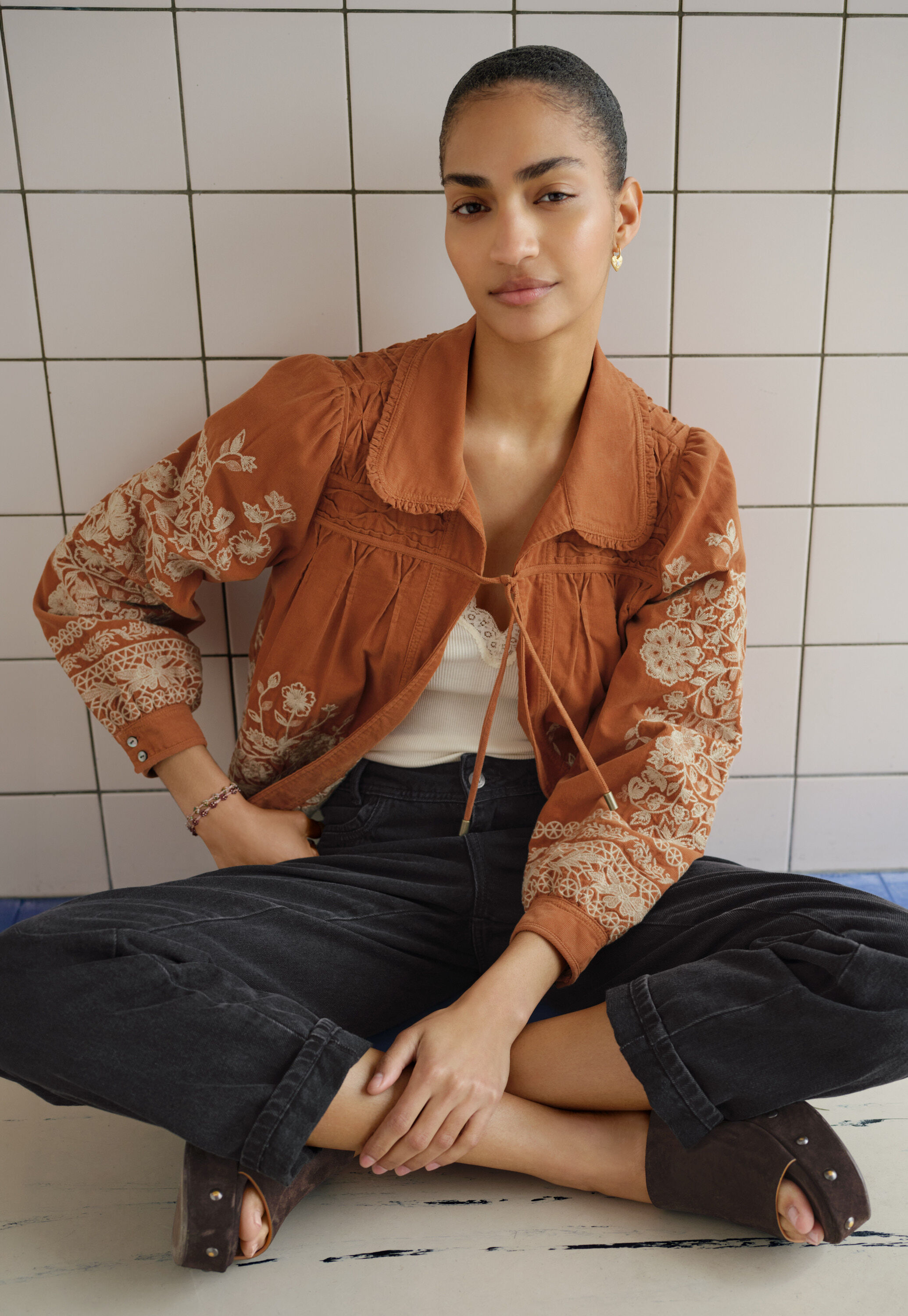 Bestickte Cordjacke