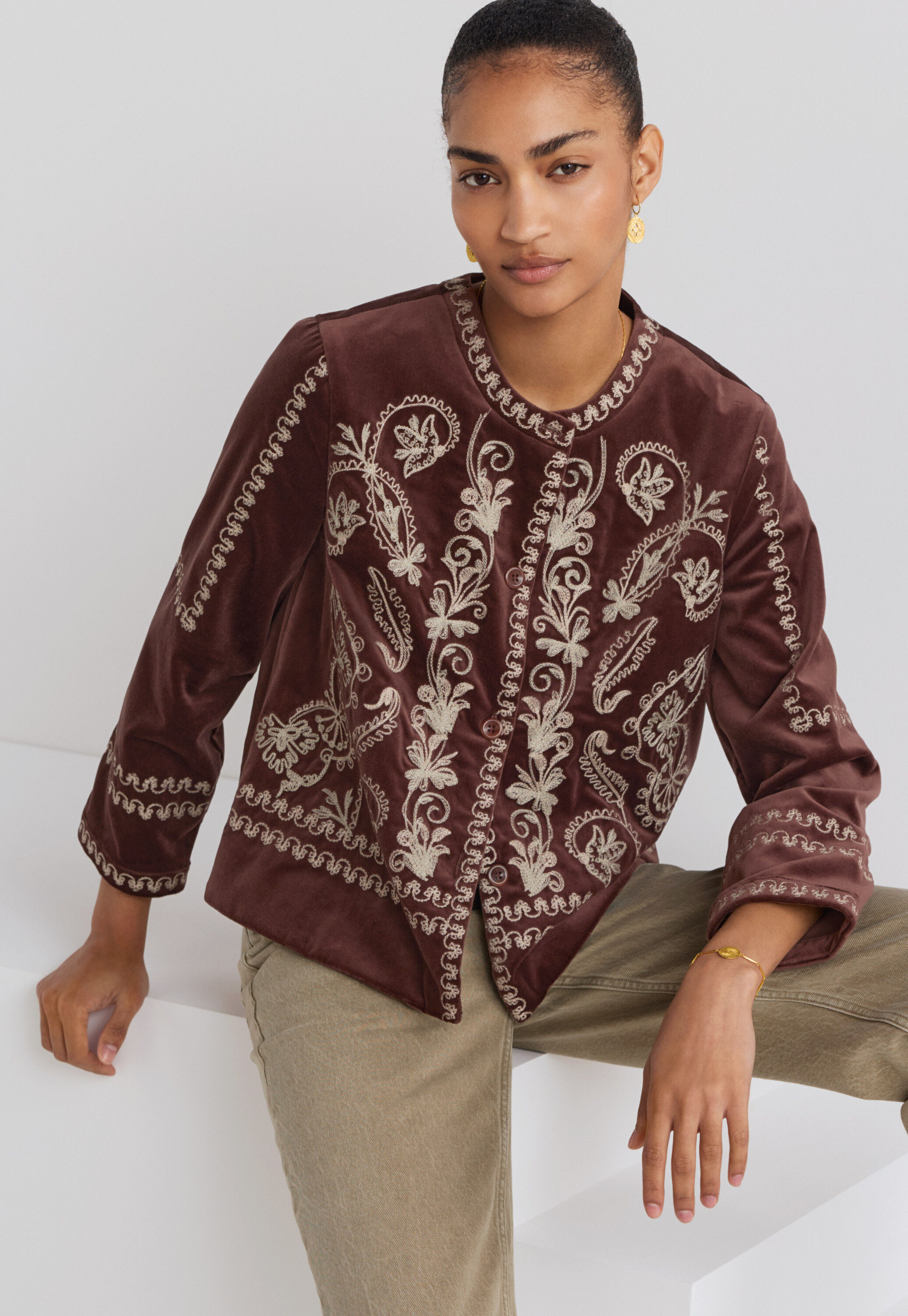 Bestickte Samtjacke