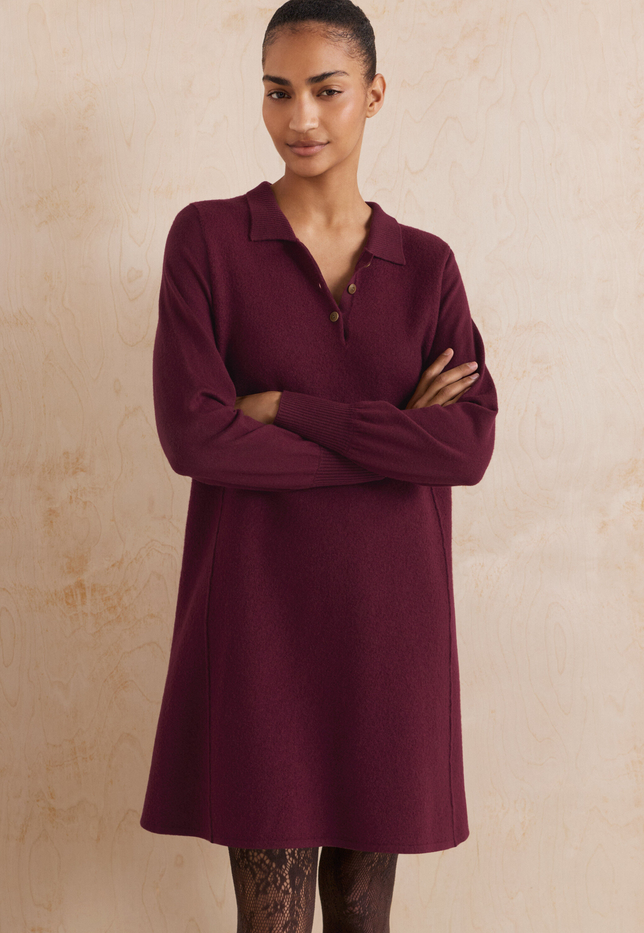 Kurzes Kleid mit Kragen