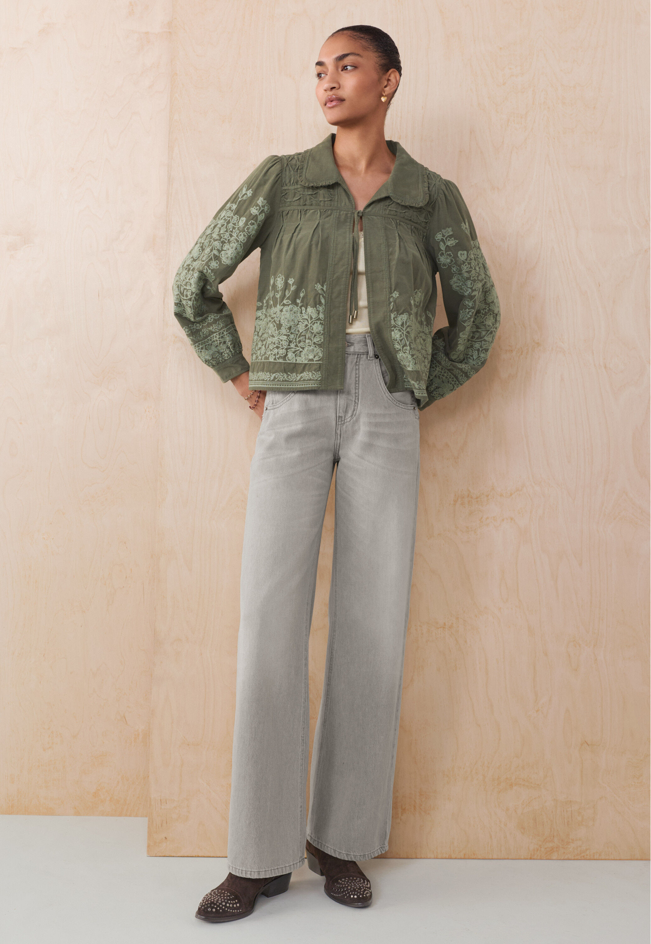 Bestickte Cordjacke