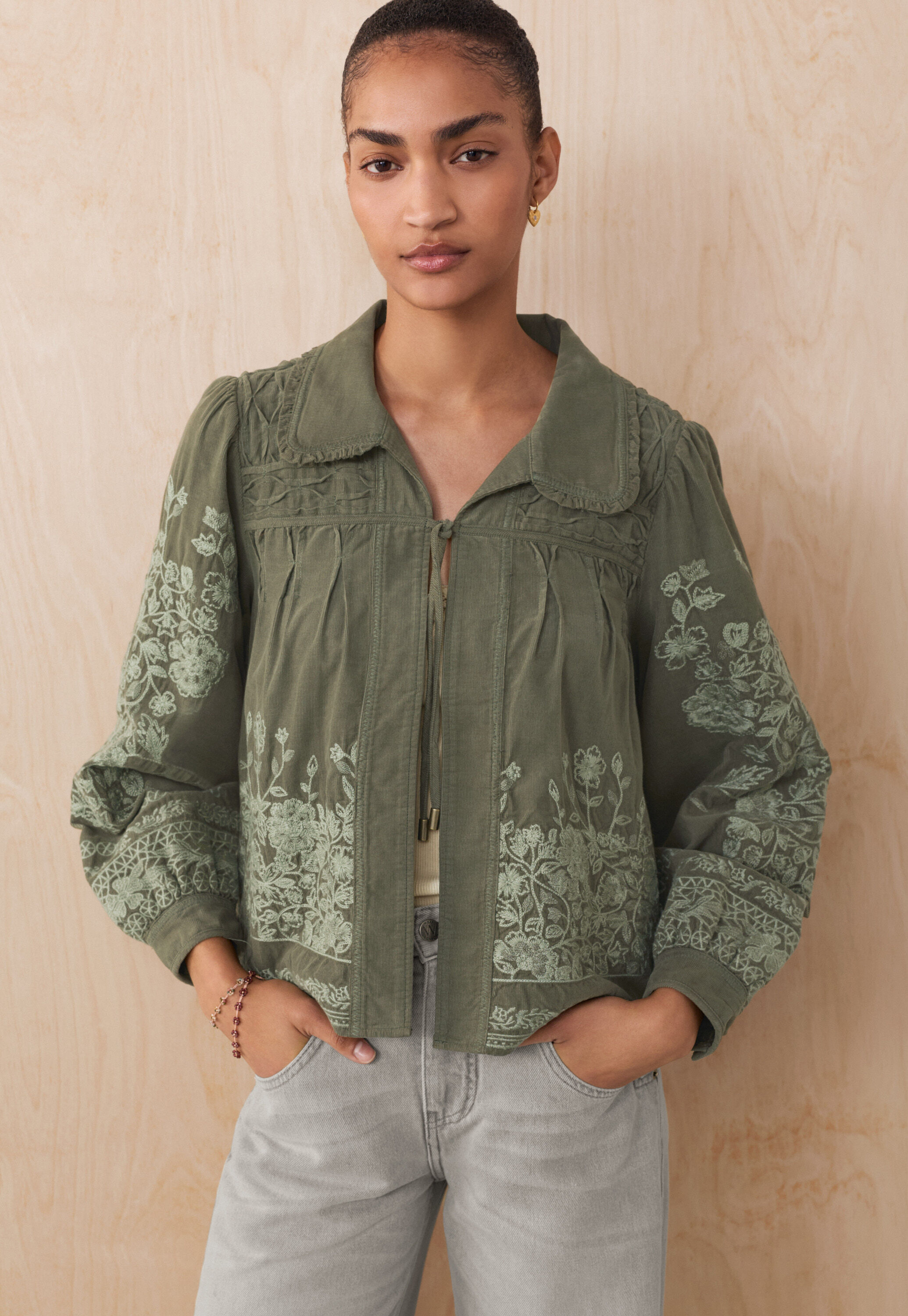 Bestickte Cordjacke