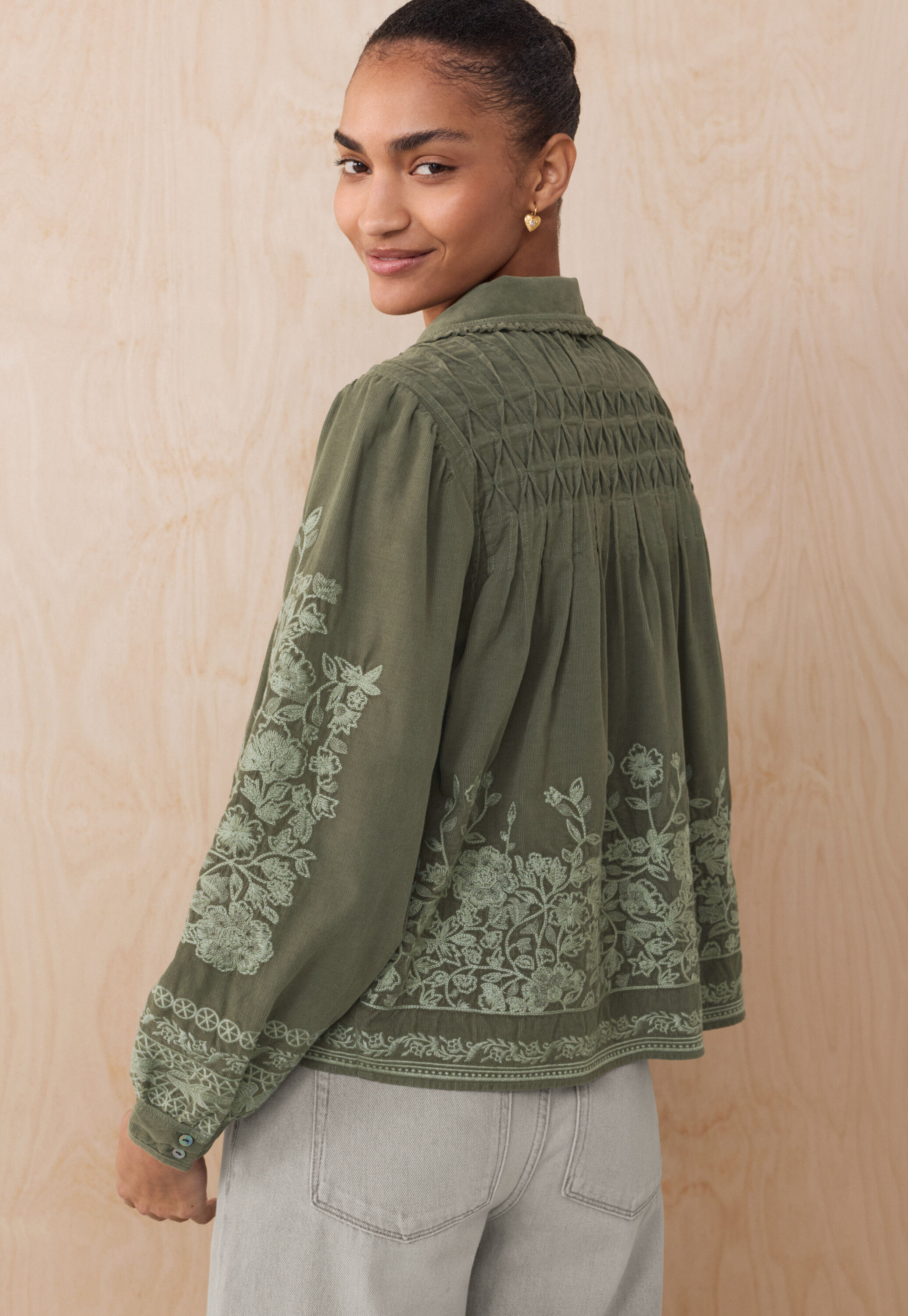 Bestickte Cordjacke