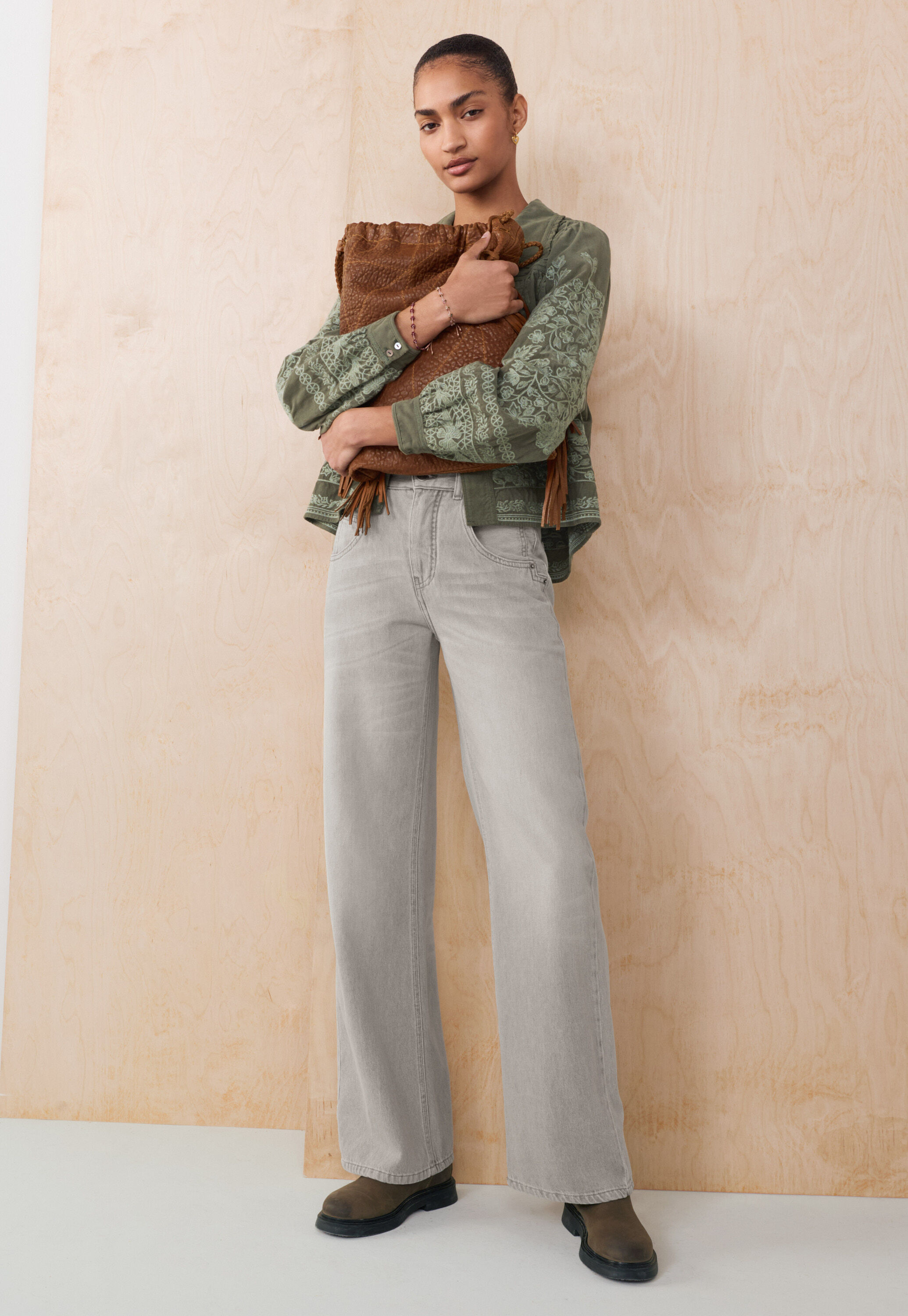 Bestickte Cordjacke