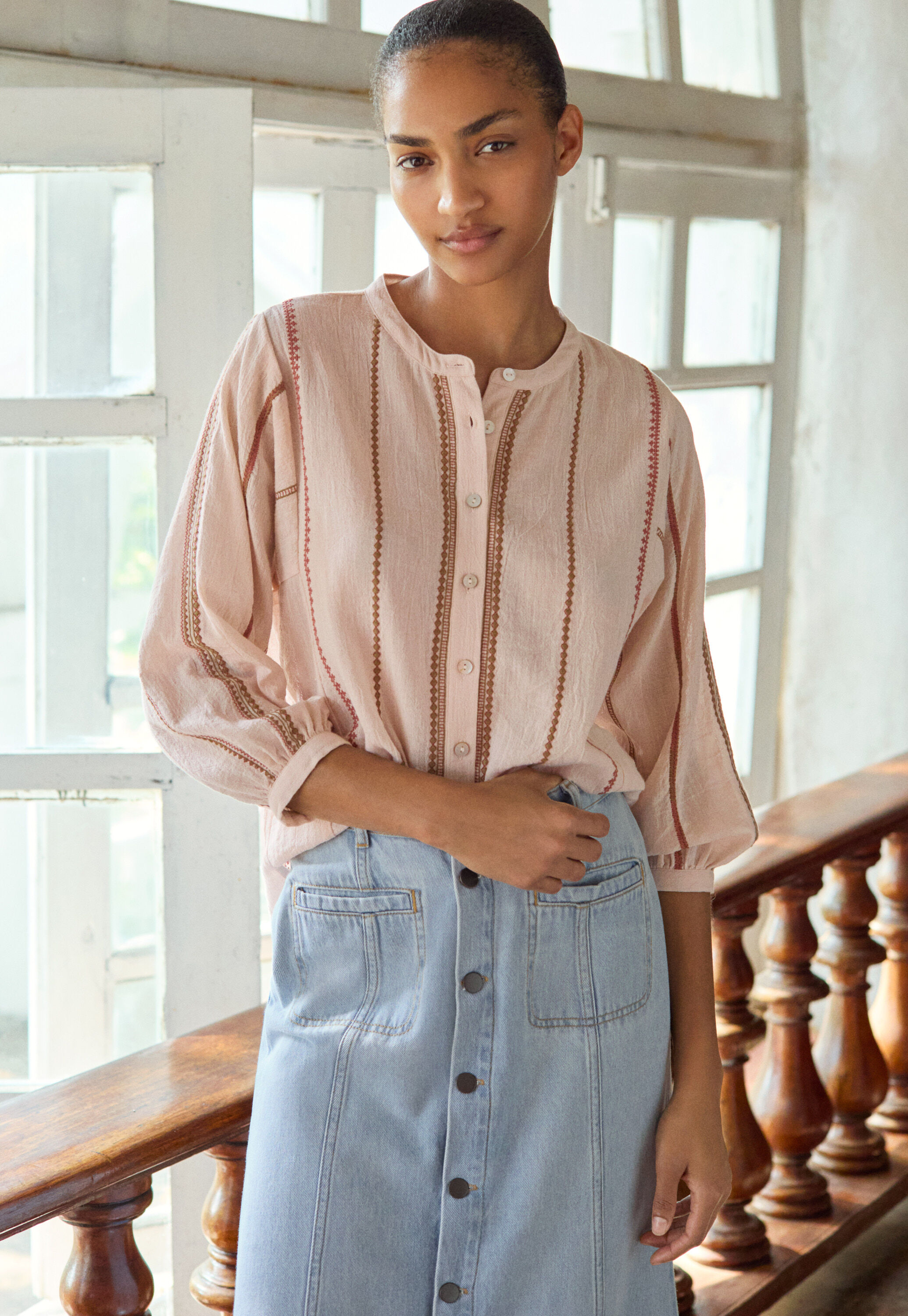 Locker sitzende Bluse