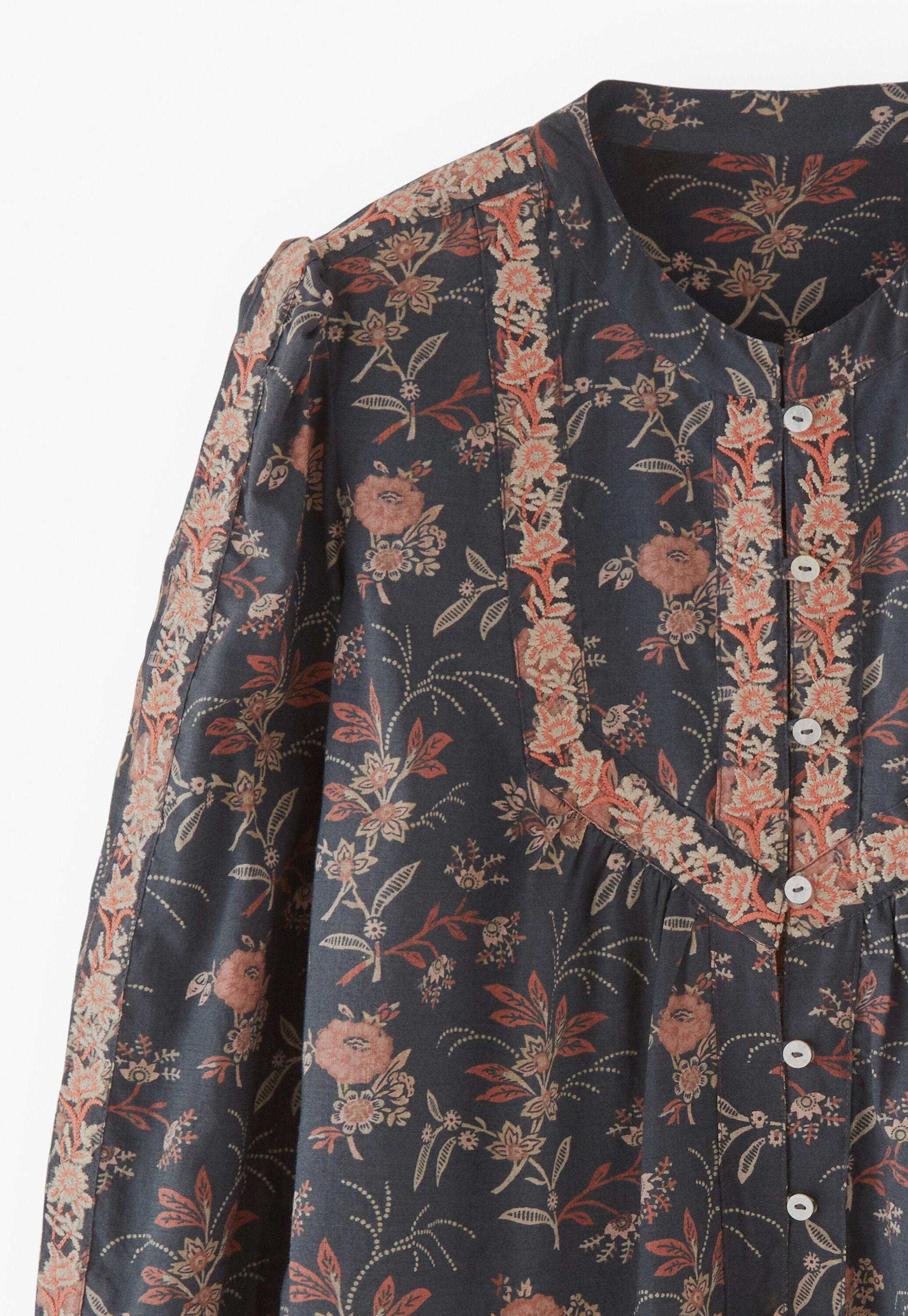 Bestickte Bluse mit Print
