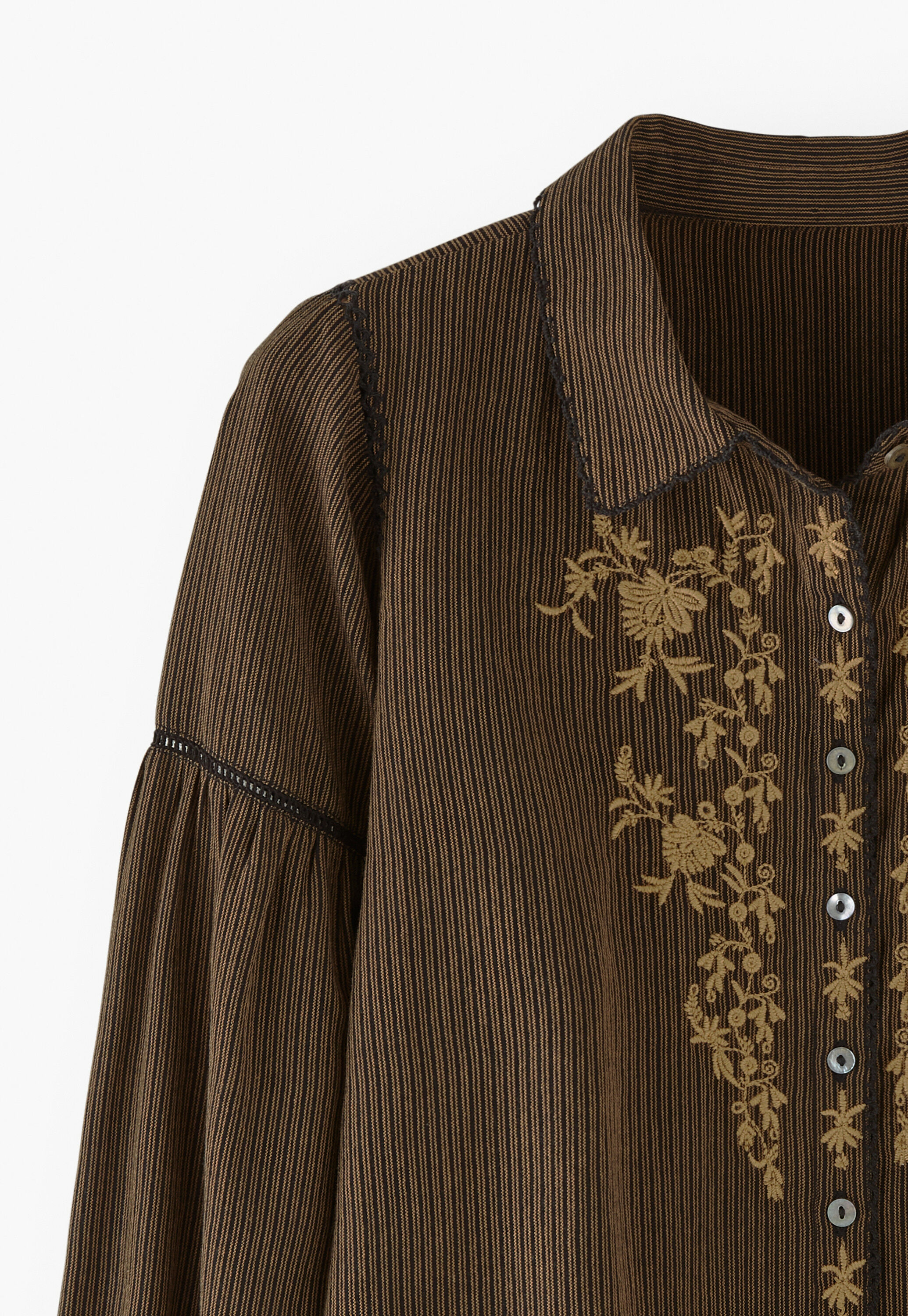 Bestickte Bluse mit eingewebten Streifen
