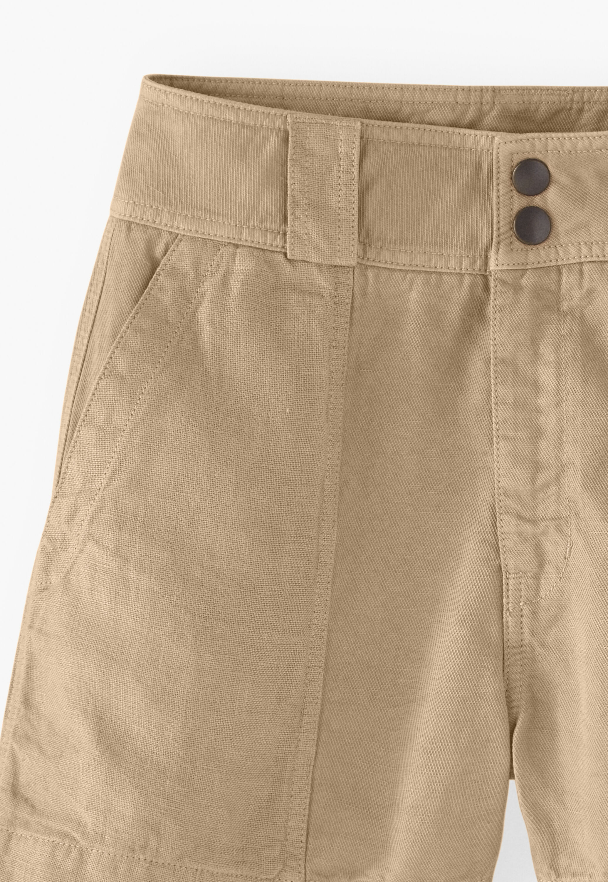 Kontraststoff-Shorts
