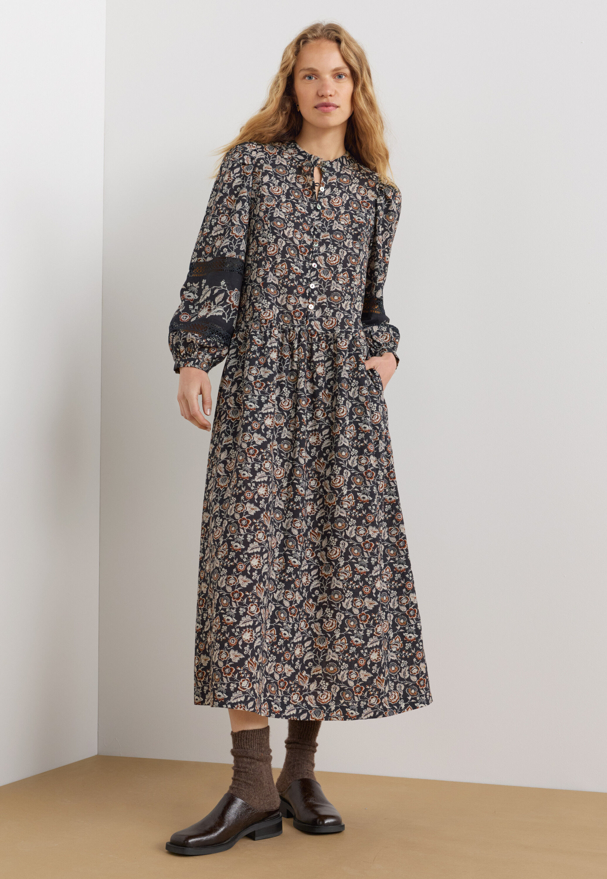Print-Kleid mit tiefer Taille