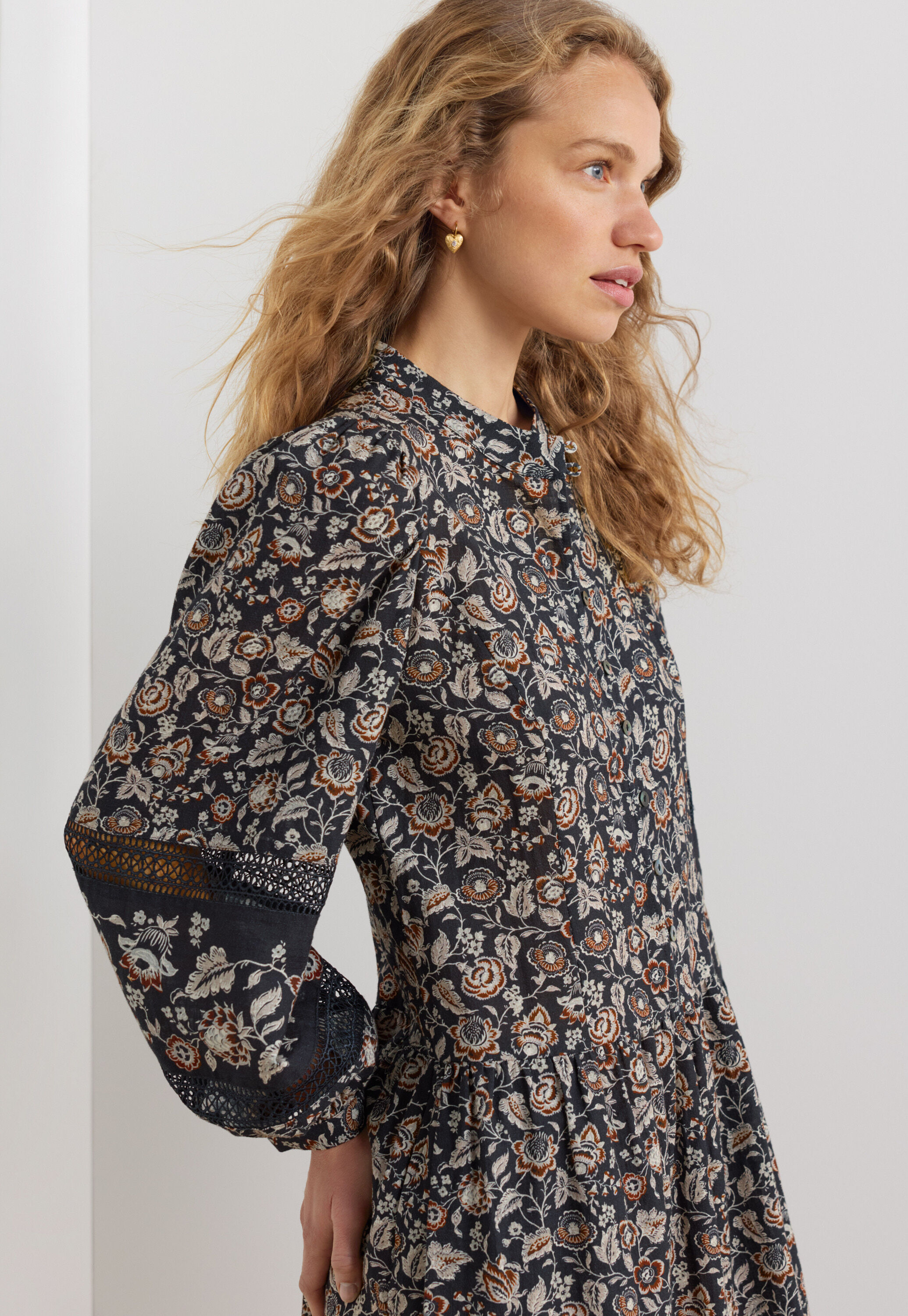 Print-Kleid mit tiefer Taille