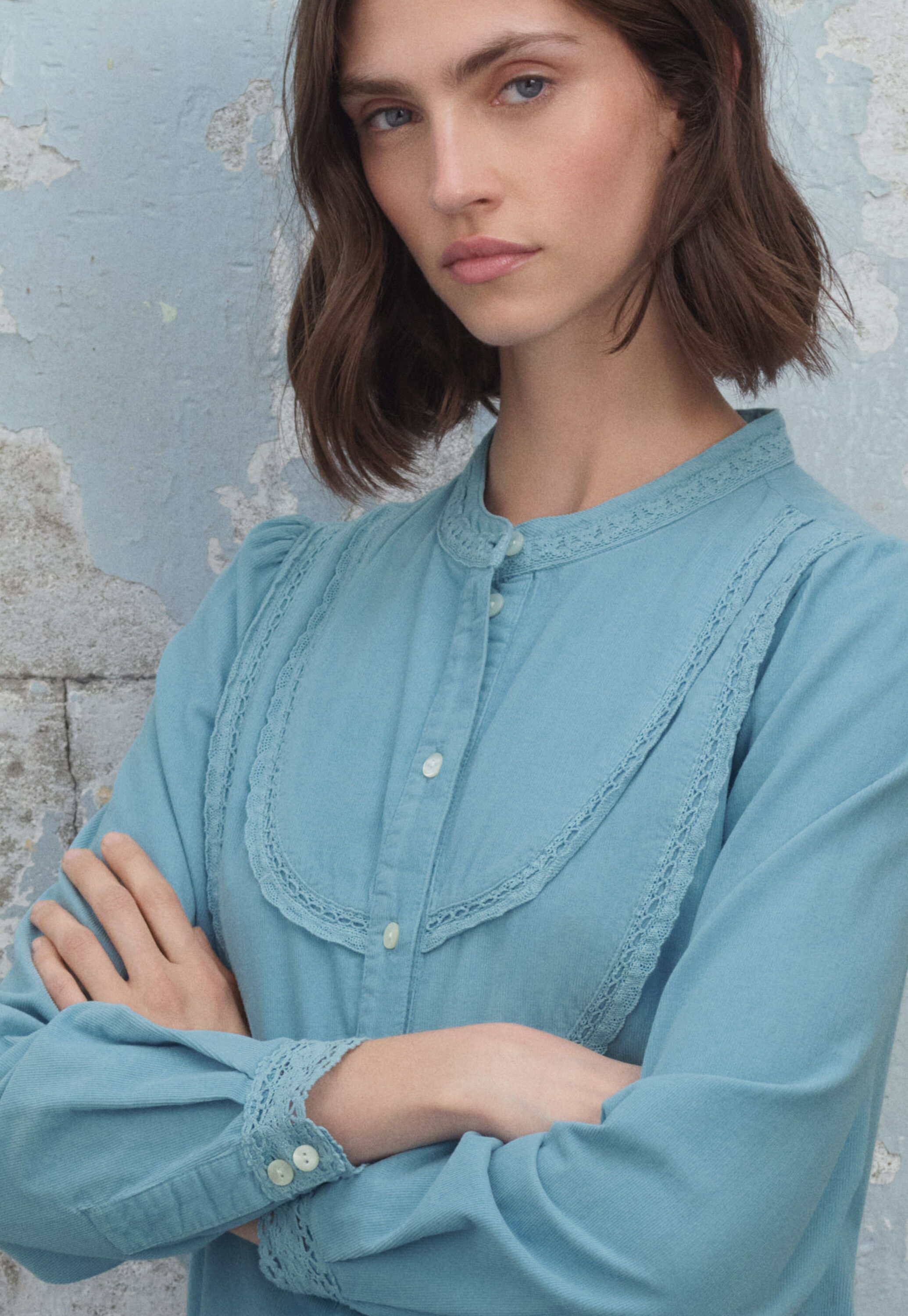 Cordbluse mit Spitze