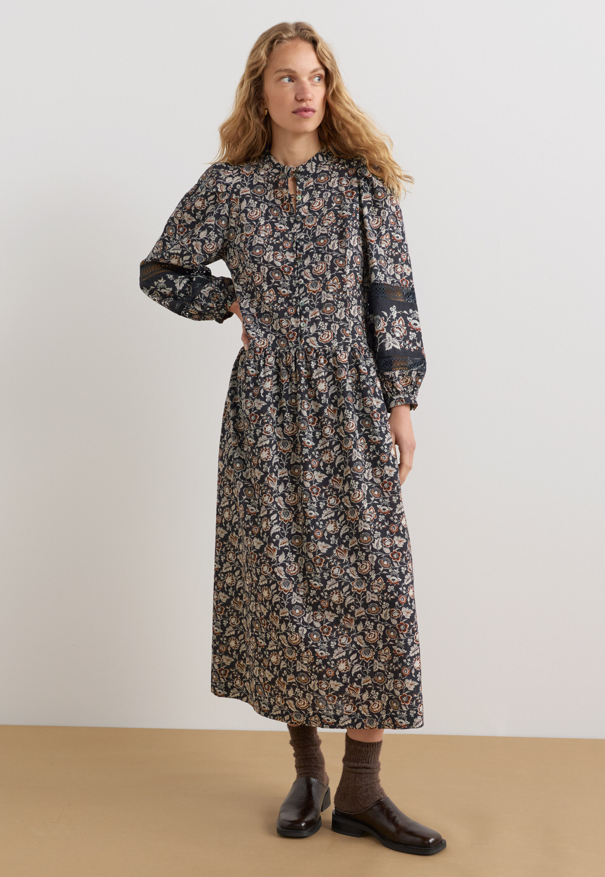 Print-Kleid mit tiefer Taille