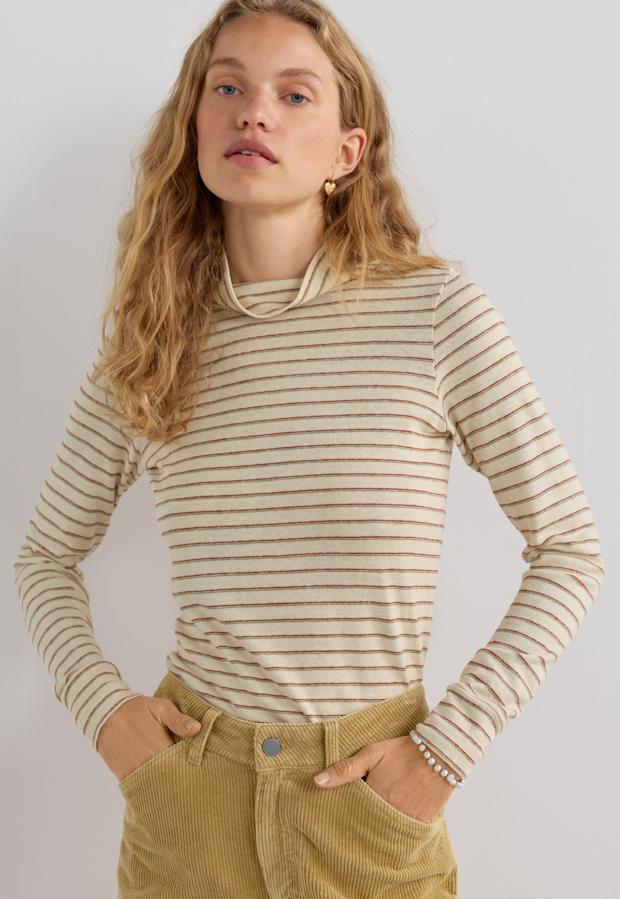 Gestreifter Rollkragenpullover
