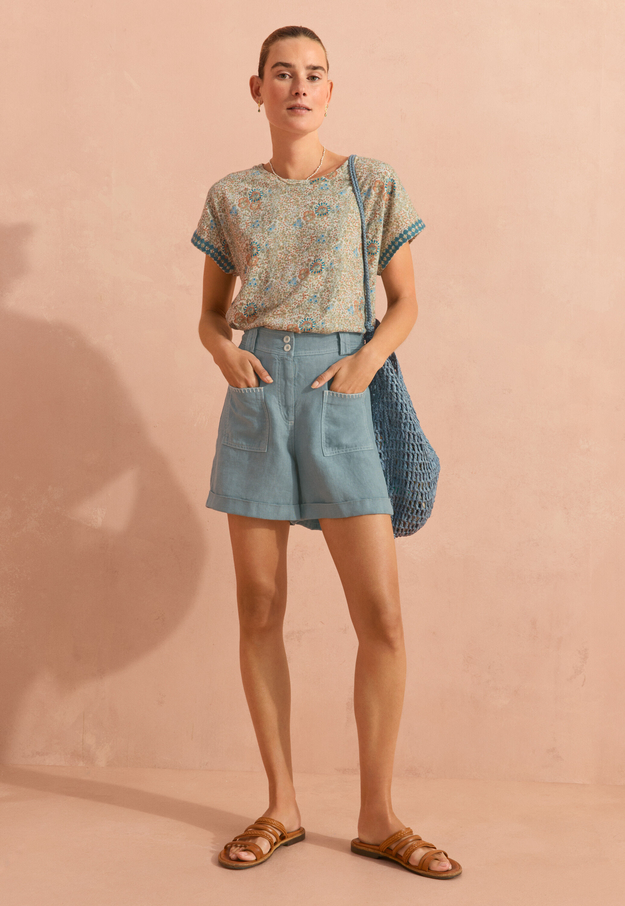 Print-Top mit Stickerei