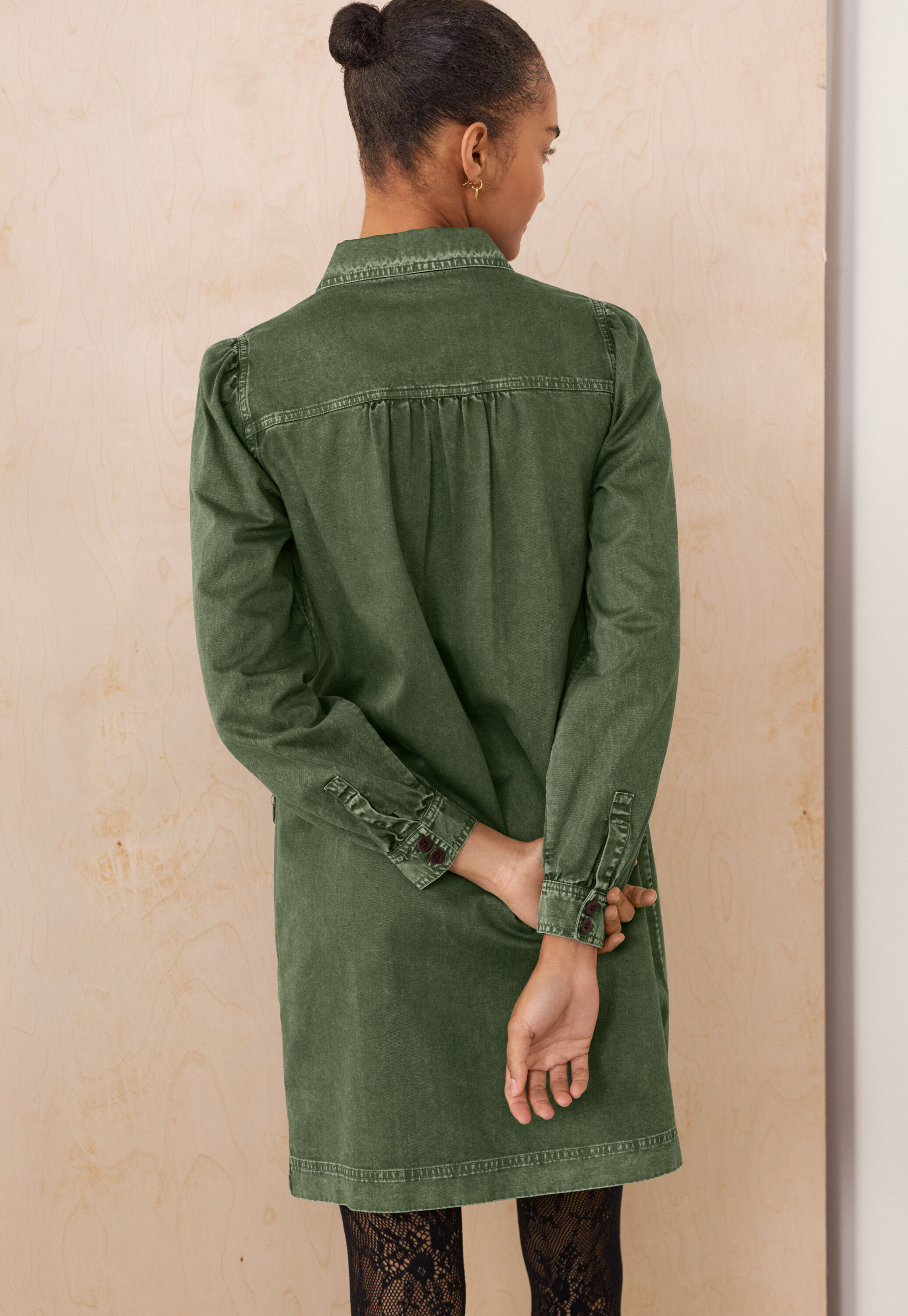 St&uuml;ckgef&auml;rbtes Kleid