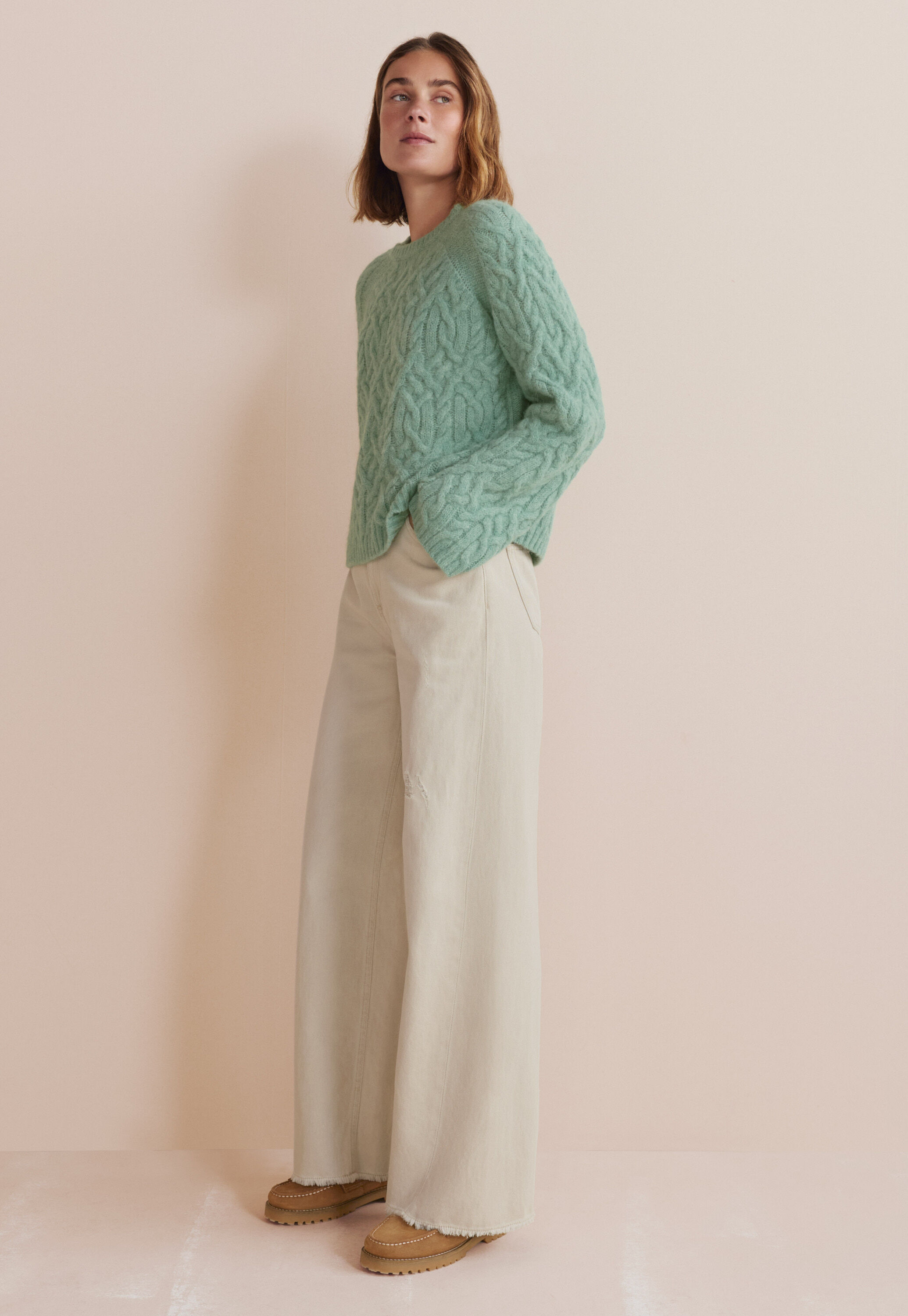 Mittelhoch taillierte Jeans mit weitem Bein