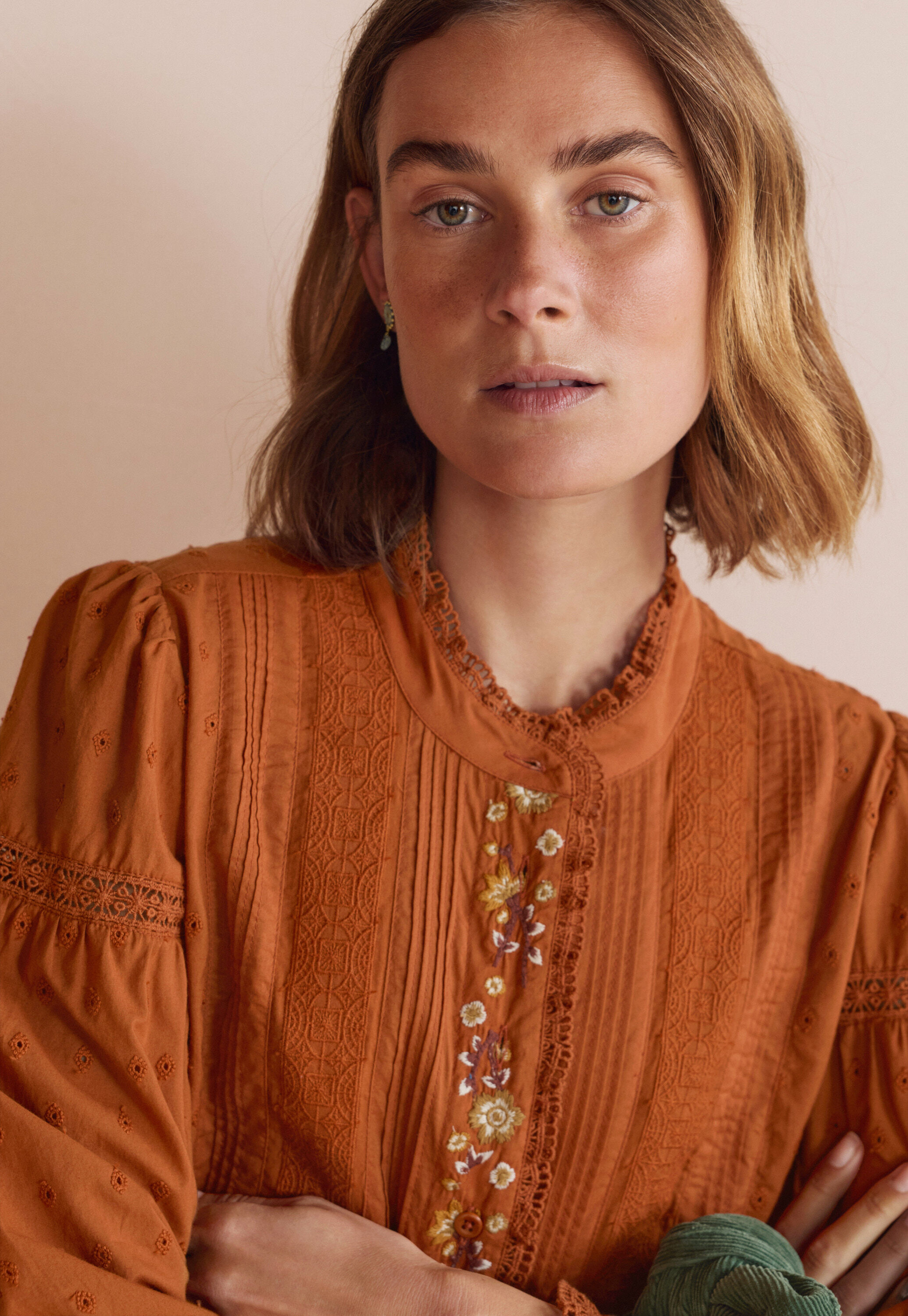 Bestickte Broderie-Bluse
