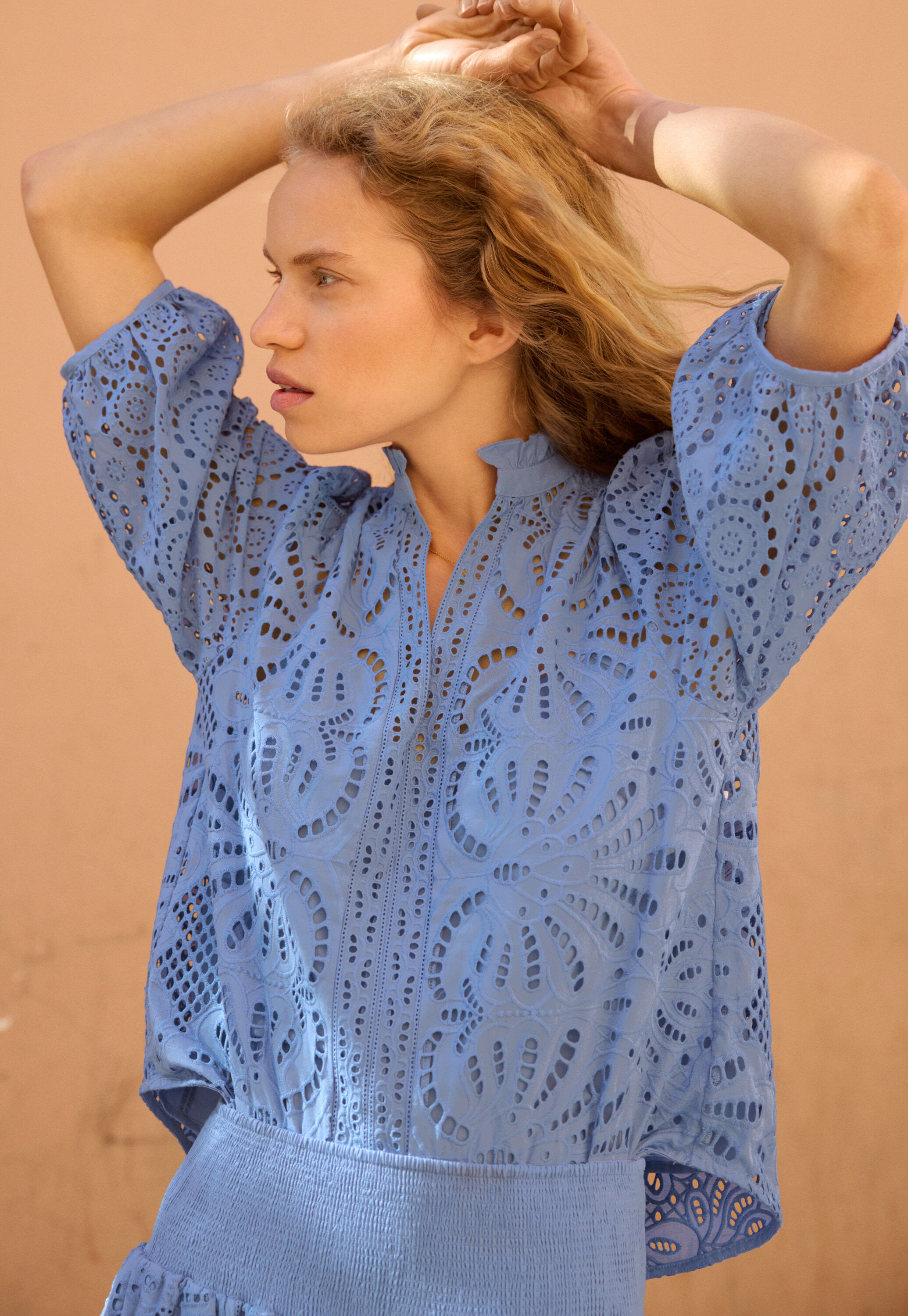 Broderie-Anglaise-Bluse