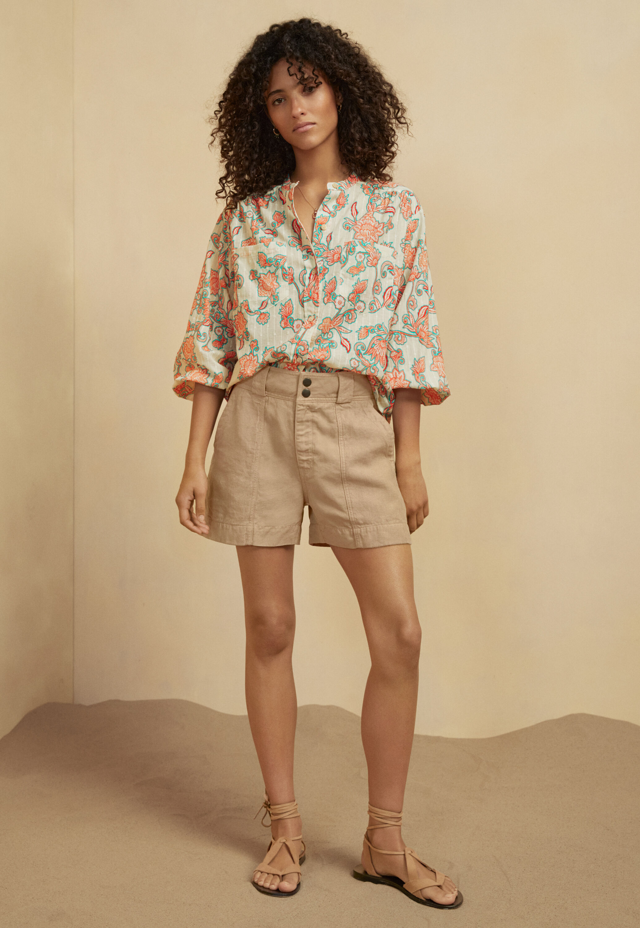 Kontraststoff-Shorts