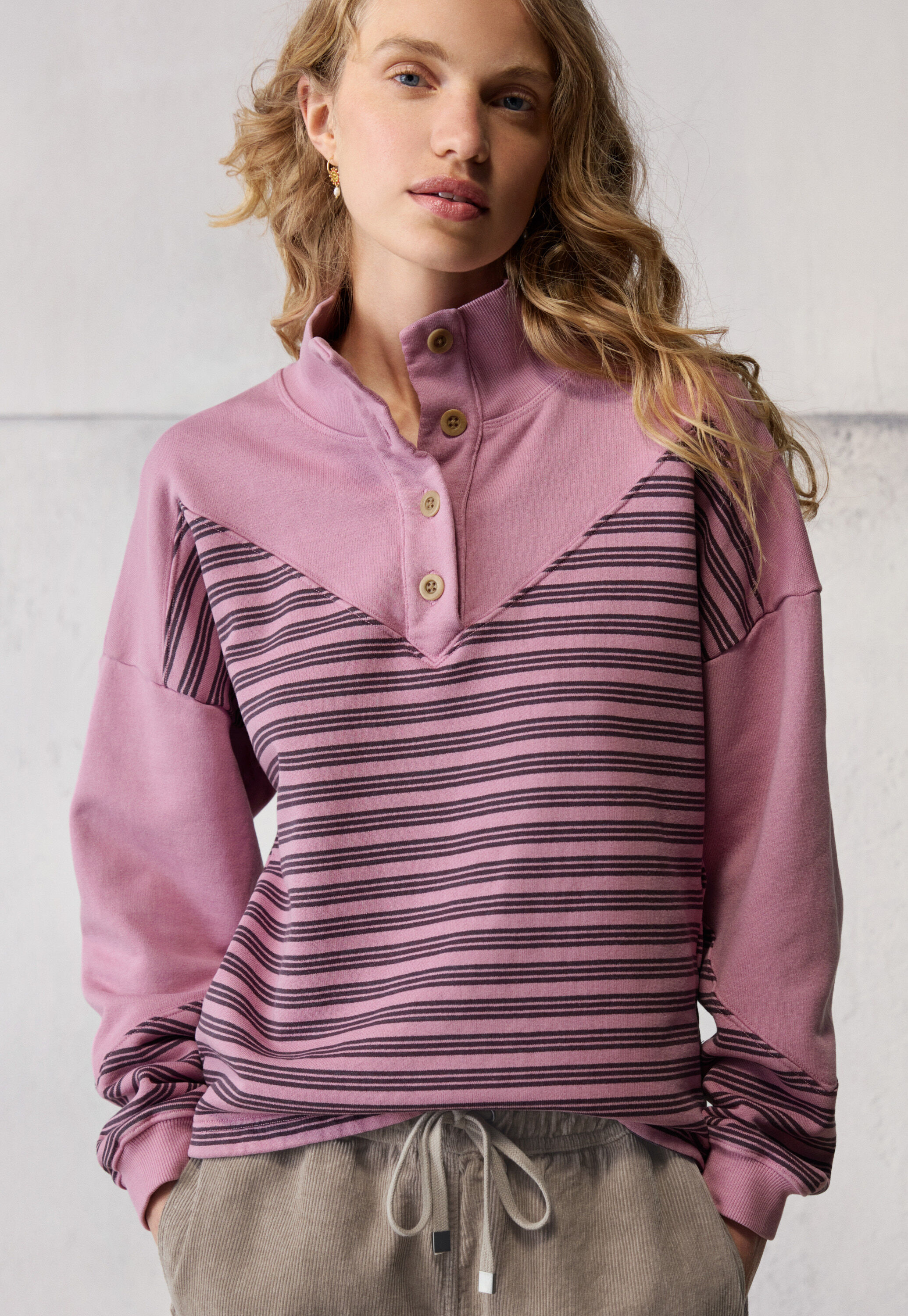 Sweatshirt mit Streifen