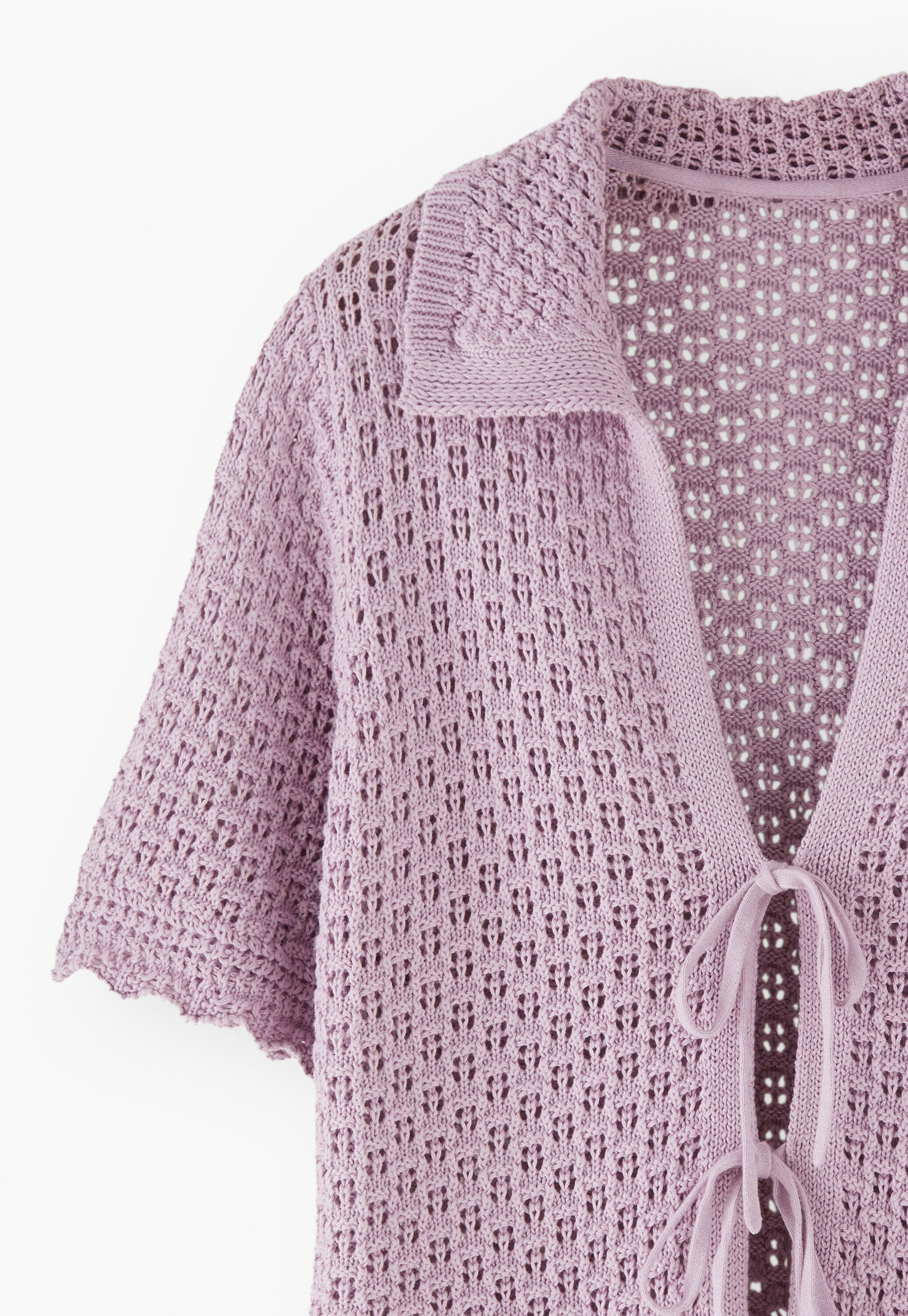Vorne gebundener Pullover