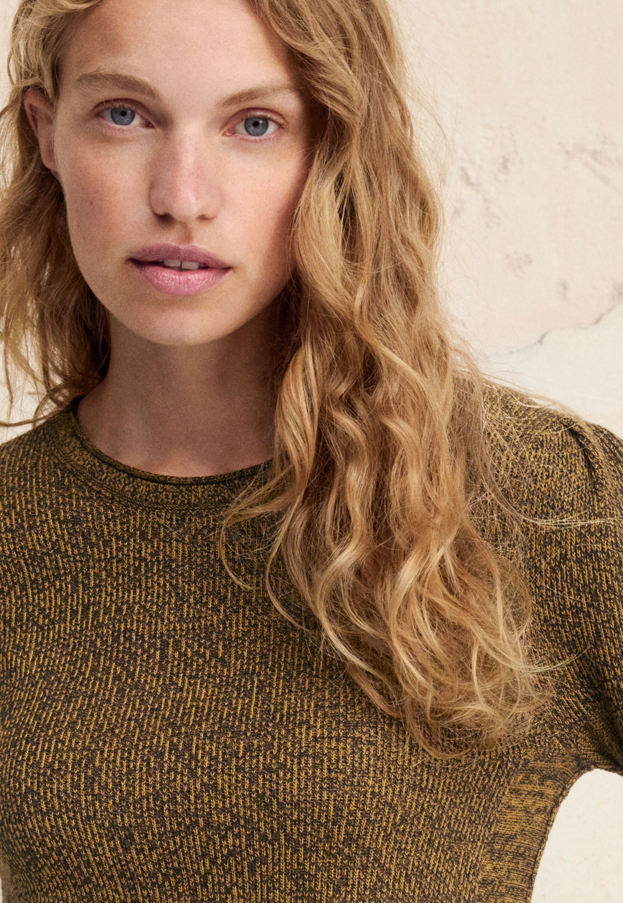 Gesprenkelter Pullover