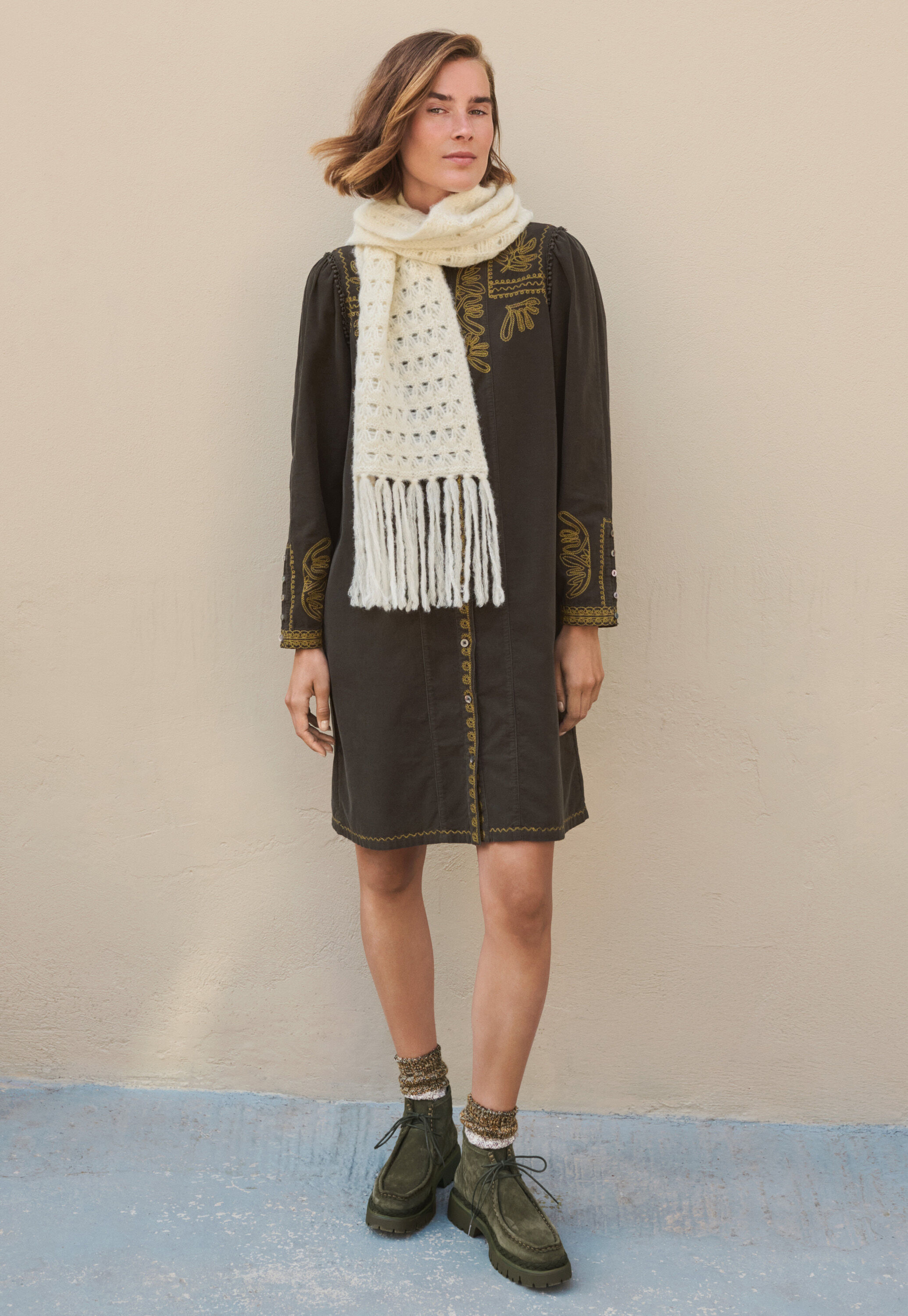 Besticktes Cord-Shiftkleid