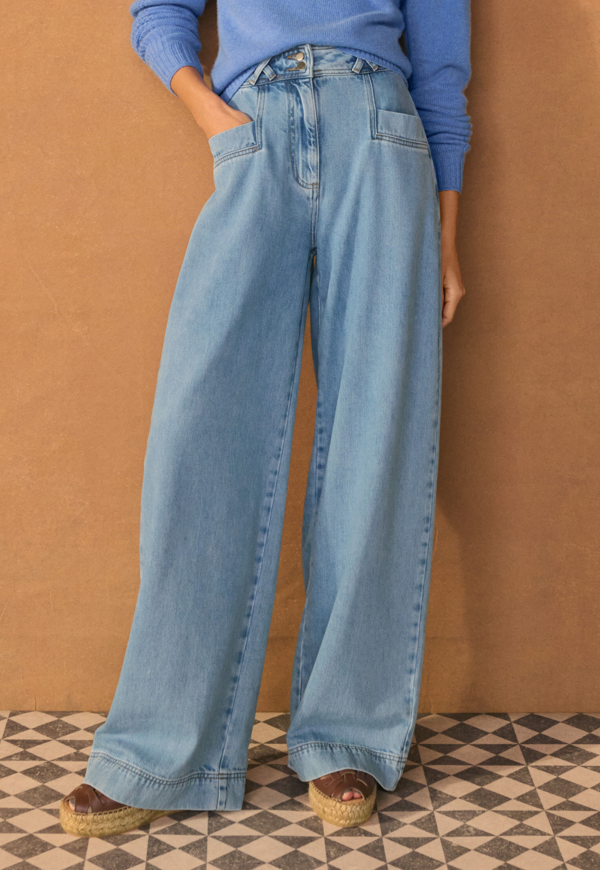 Flie&szlig;ende Jeans mit weitem Bein