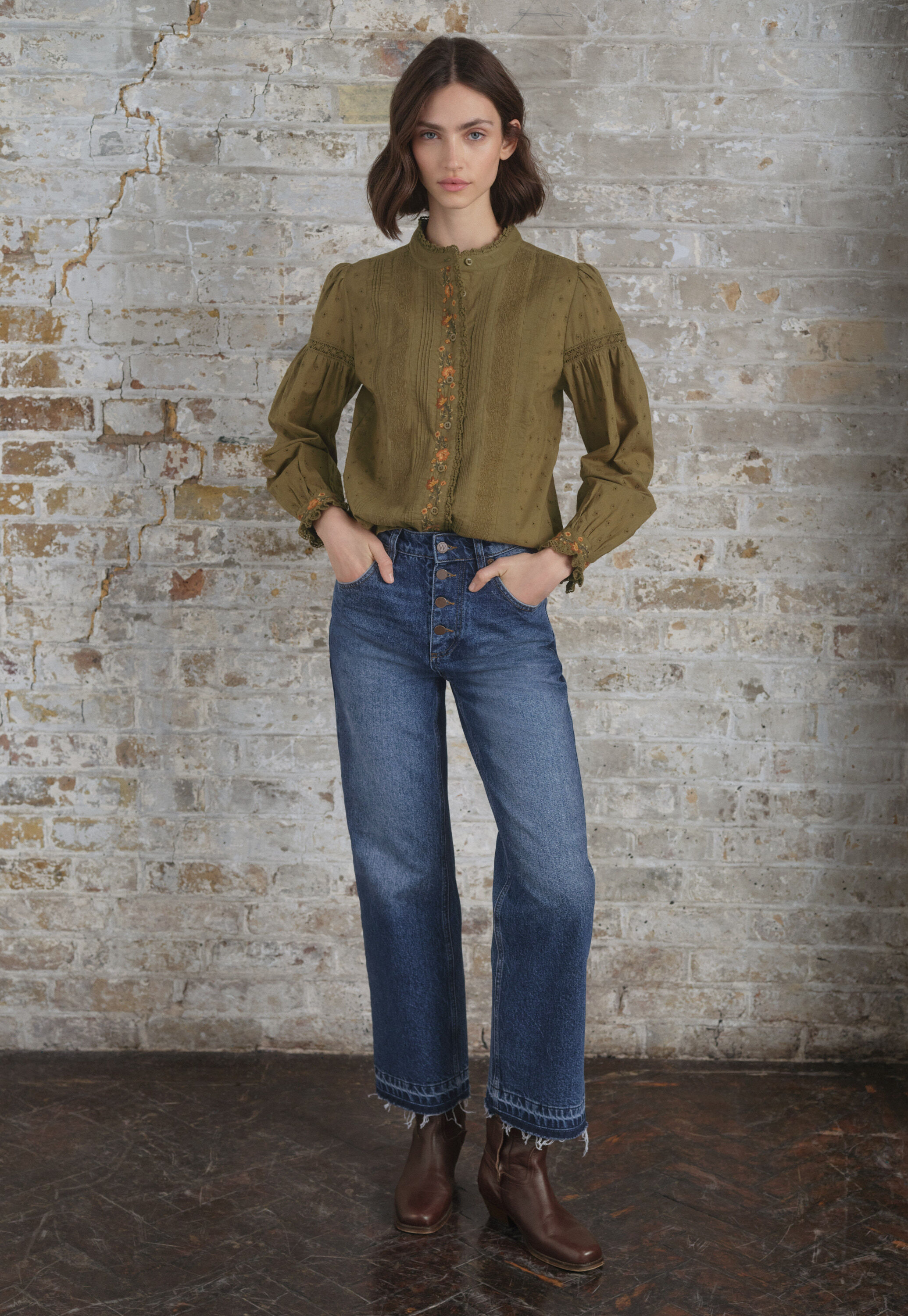 Jeans mit ausgelassenem Saum