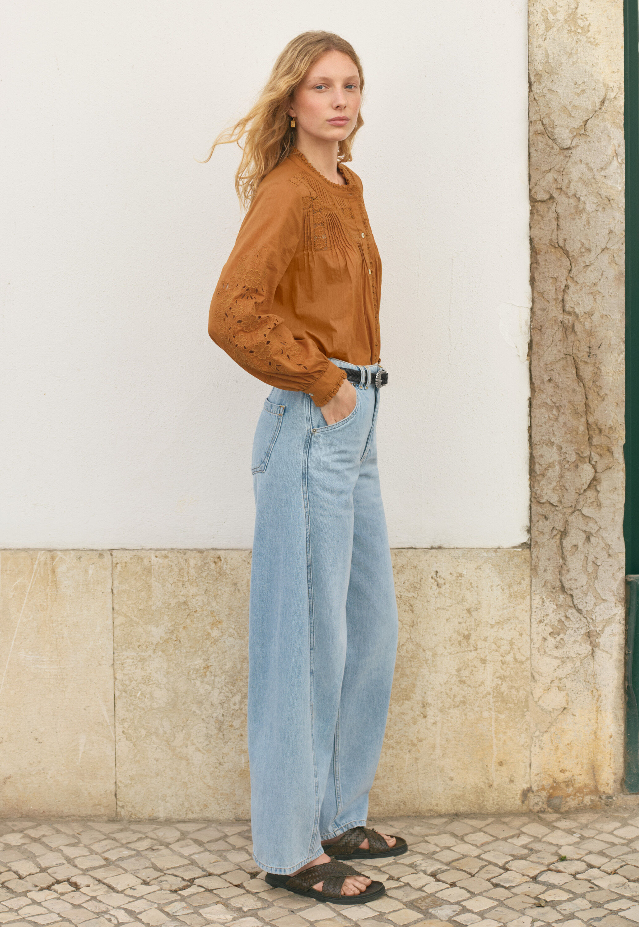 Bluse mit Spitze und Biesen