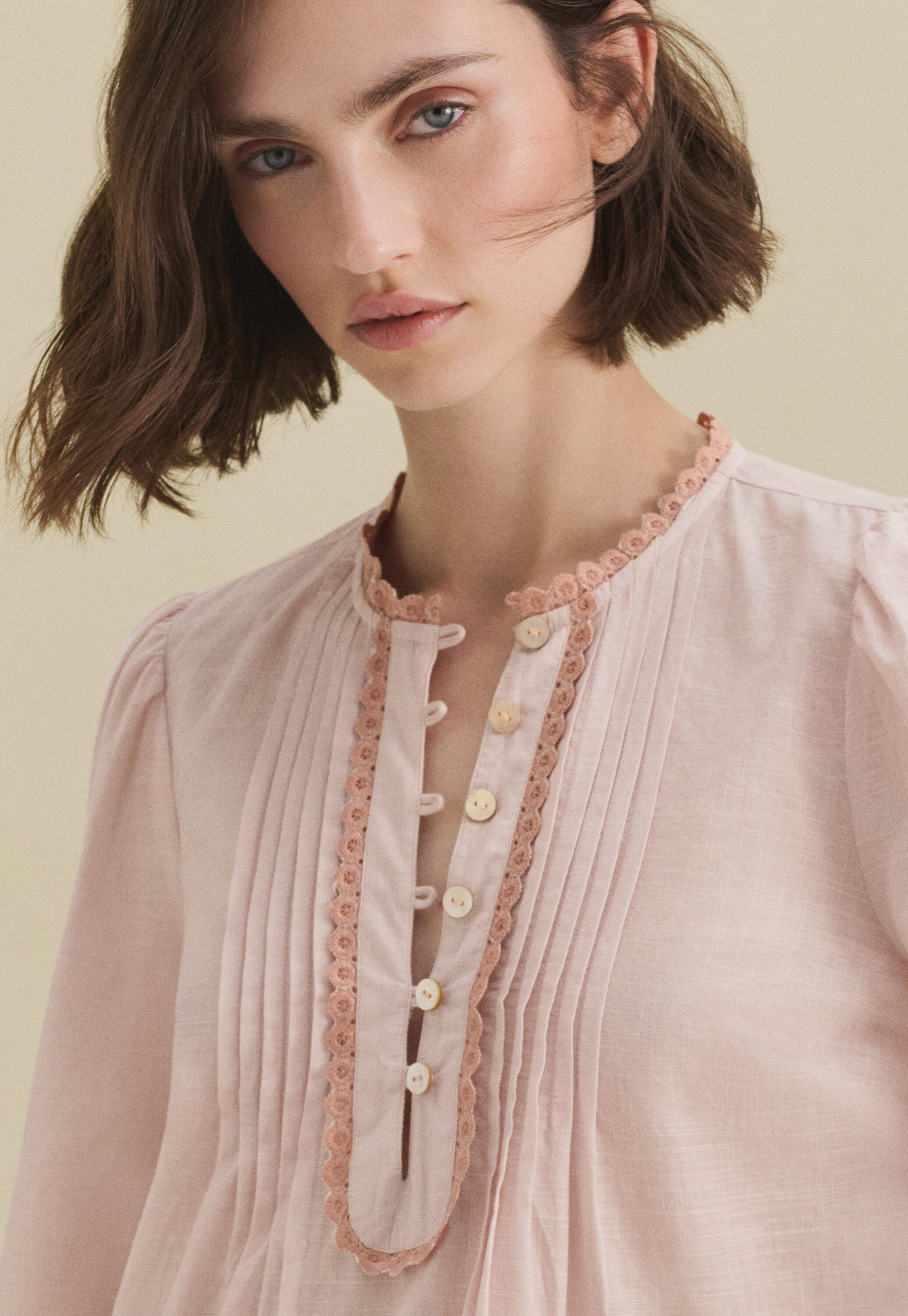 Bluse mit Biesen