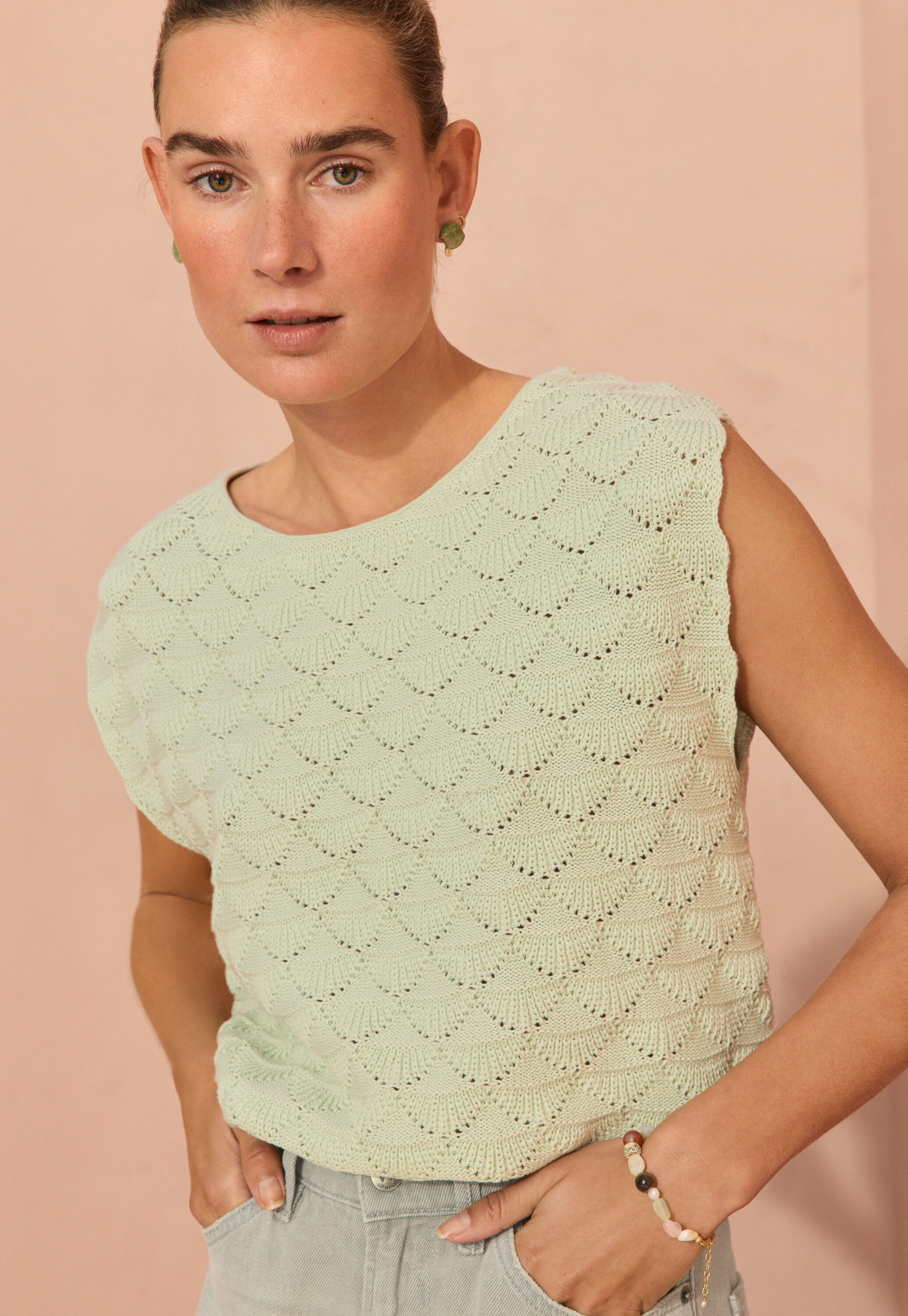&Auml;rmelloser Musterpullover