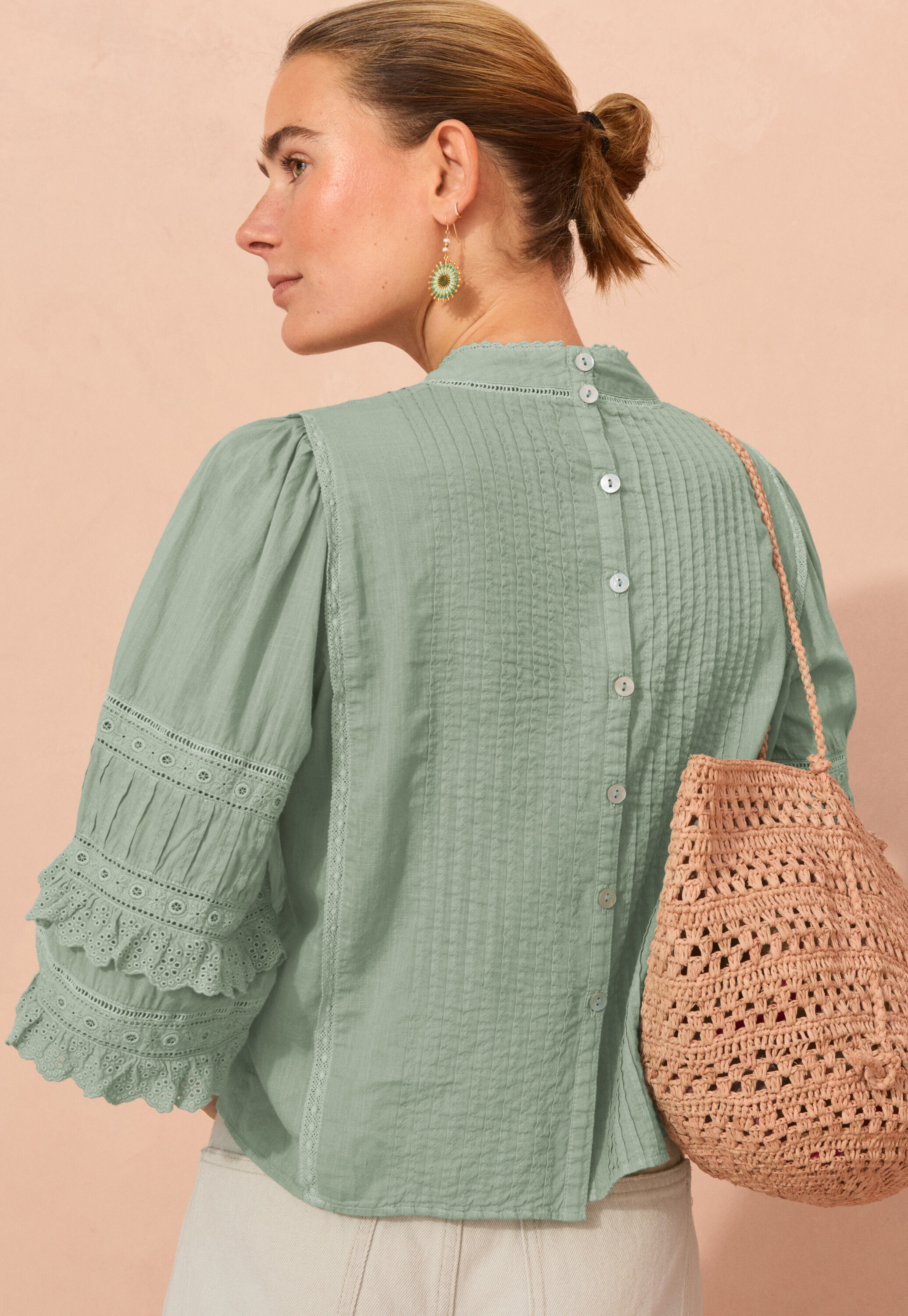 Aufwendig gearbeitete Bluse